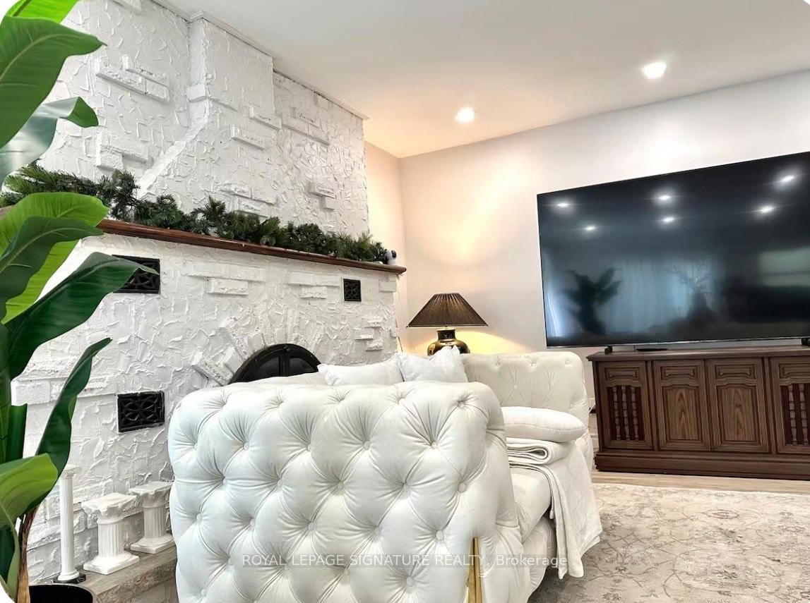 









1119


Rebecca

Street,
Oakville,




ON
L6L 1Y6

