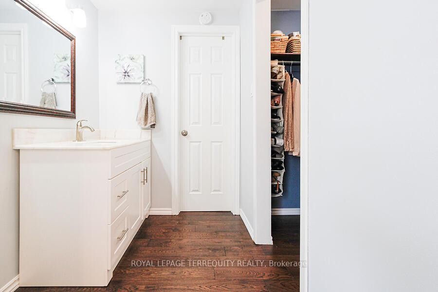 









3068


Cantelon

Crescent,
Mississauga,




ON
L5N 3J8

