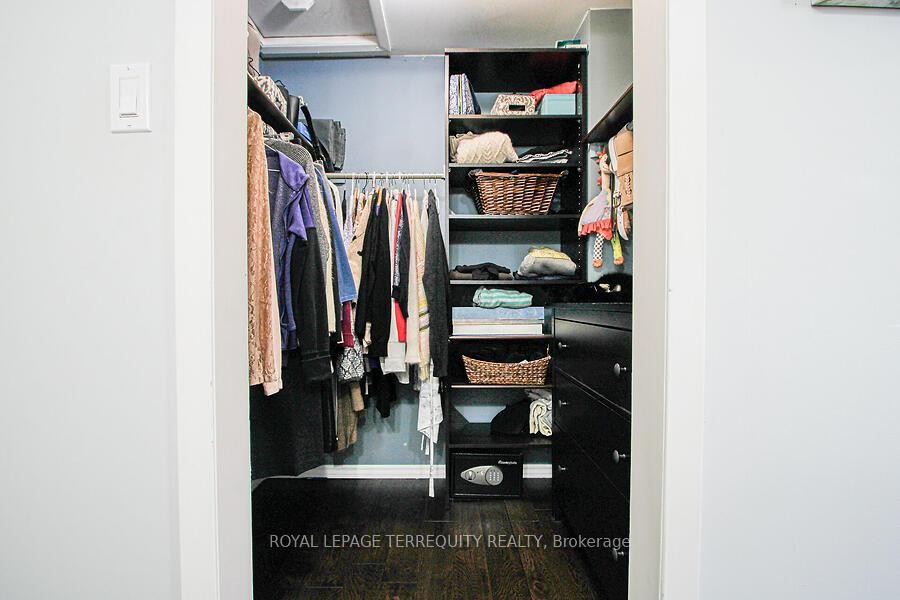 









3068


Cantelon

Crescent,
Mississauga,




ON
L5N 3J8

