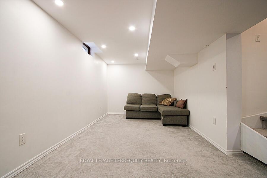 









3068


Cantelon

Crescent,
Mississauga,




ON
L5N 3J8

