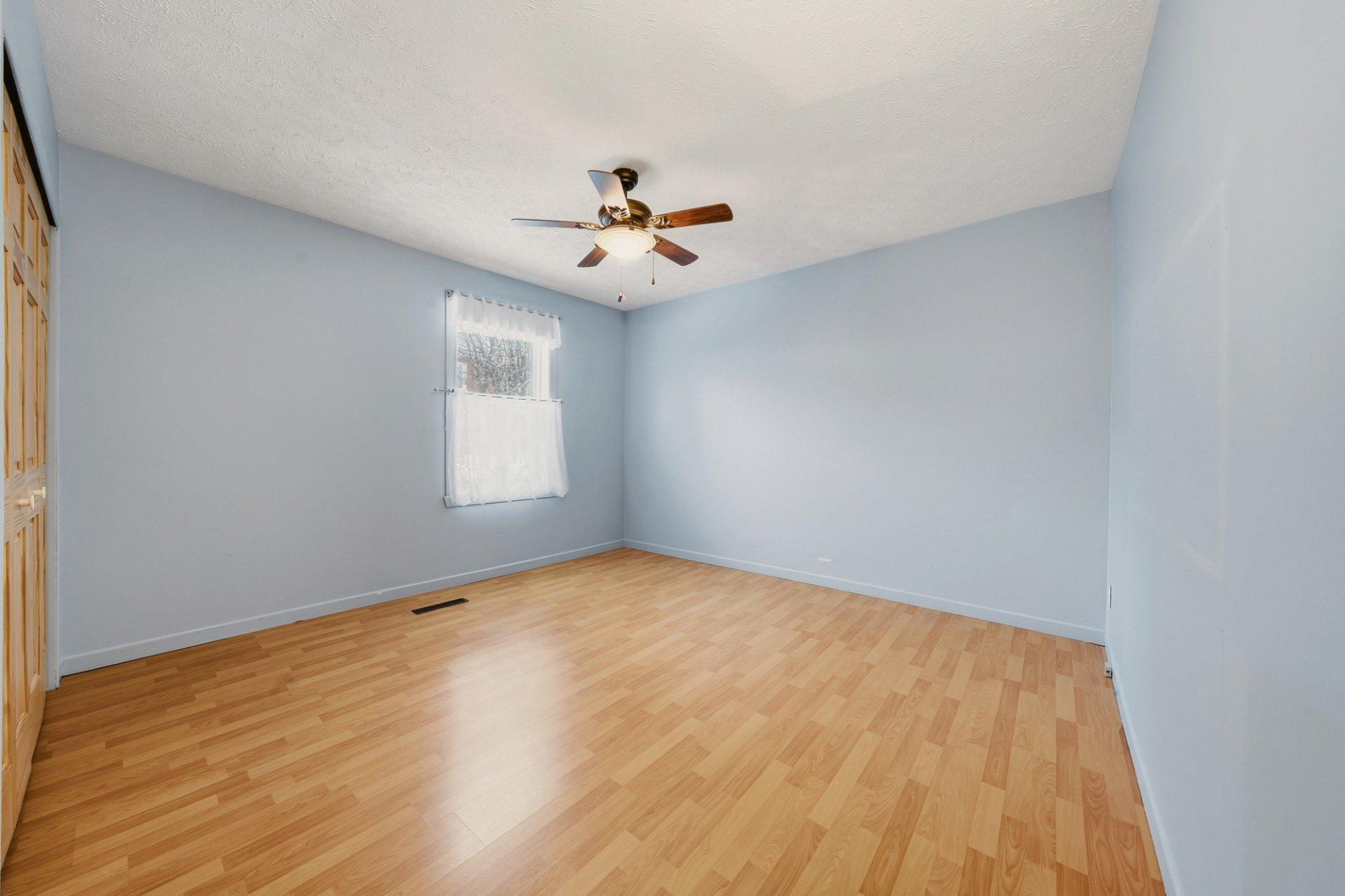 









480


Rue May

,
Coaticook,




QC
J1A1S9

