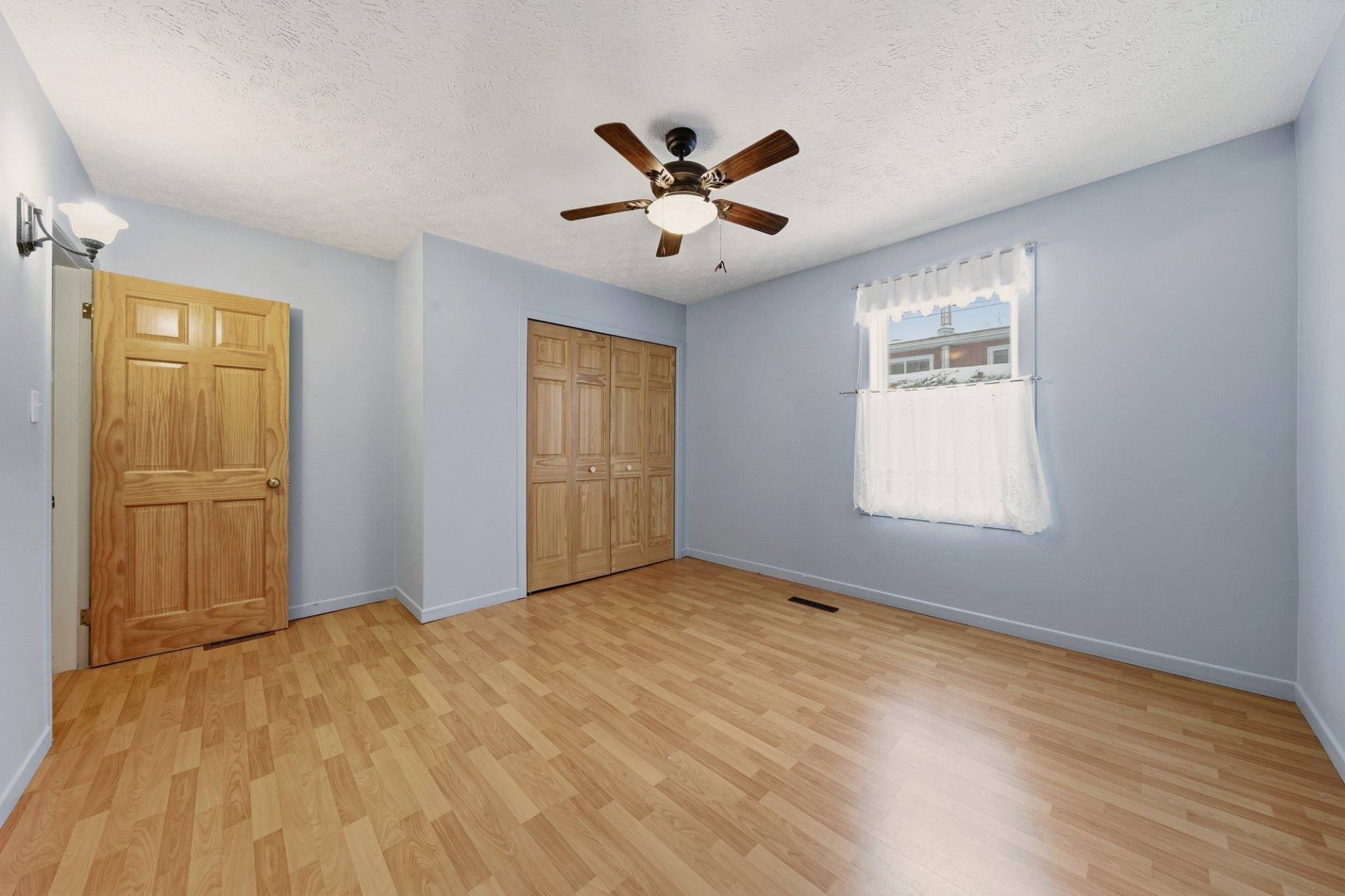 









480


Rue May

,
Coaticook,




QC
J1A1S9

