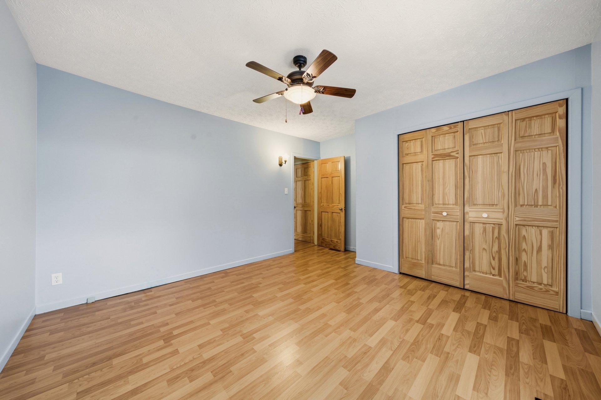 









480


Rue May

,
Coaticook,




QC
J1A1S9

