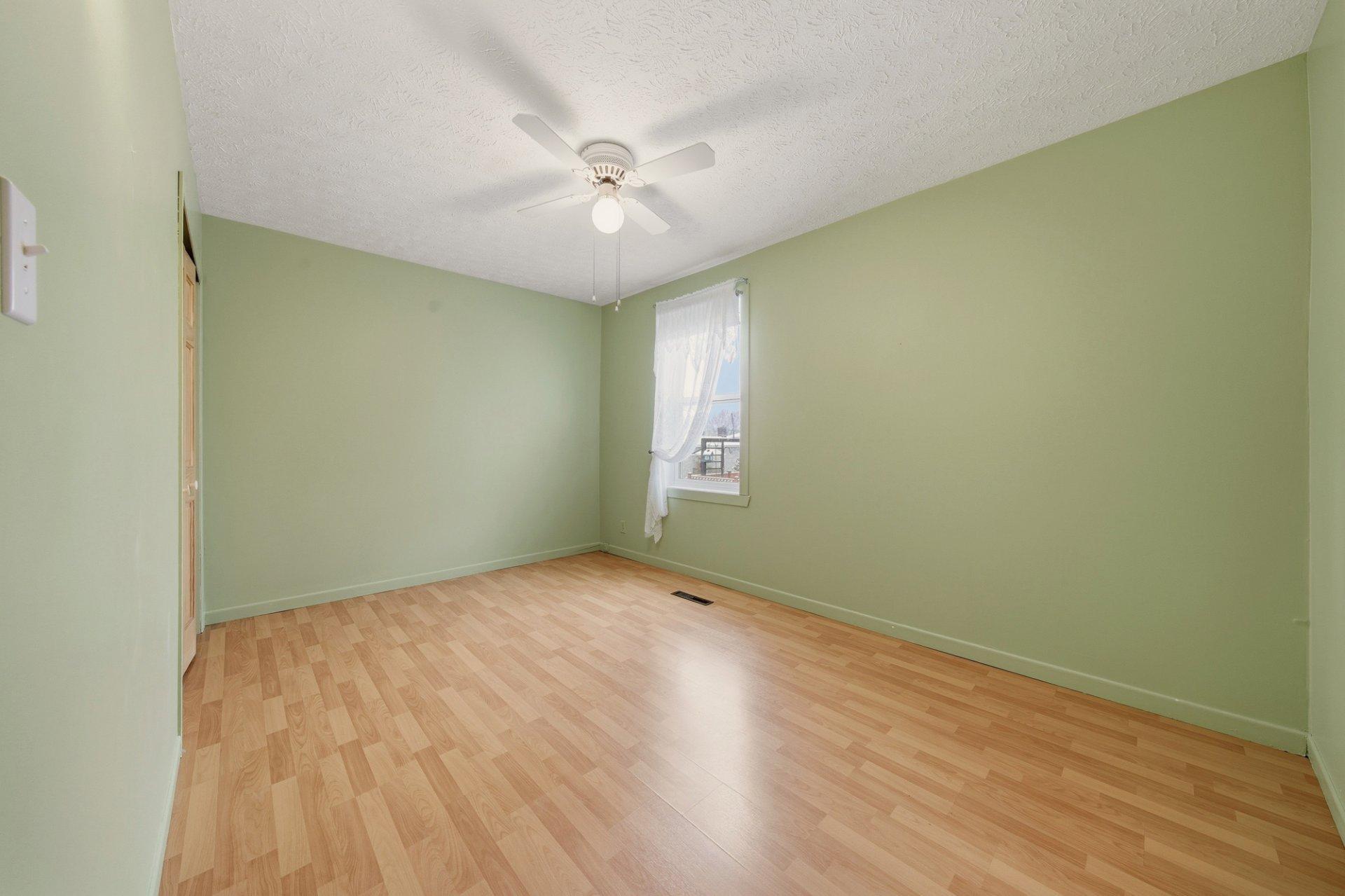 









480


Rue May

,
Coaticook,




QC
J1A1S9

