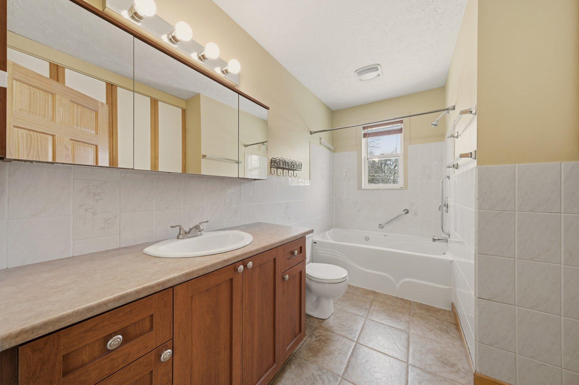 









480


Rue May

,
Coaticook,




QC
J1A1S9

