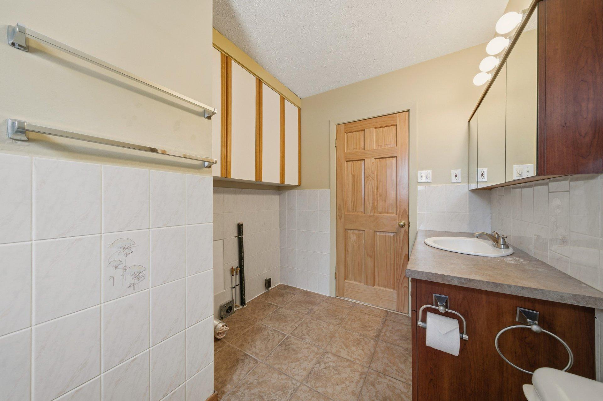 









480


Rue May

,
Coaticook,




QC
J1A1S9

