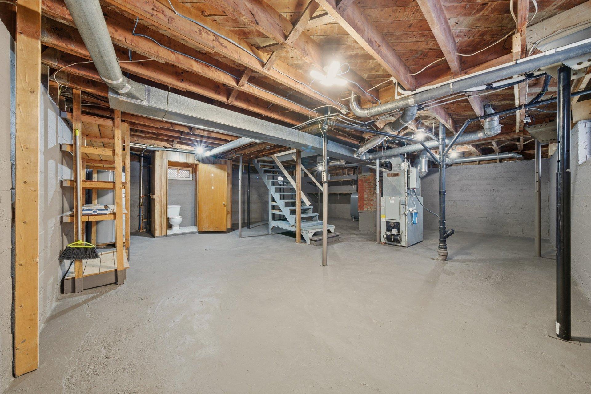 









480


Rue May

,
Coaticook,




QC
J1A1S9

