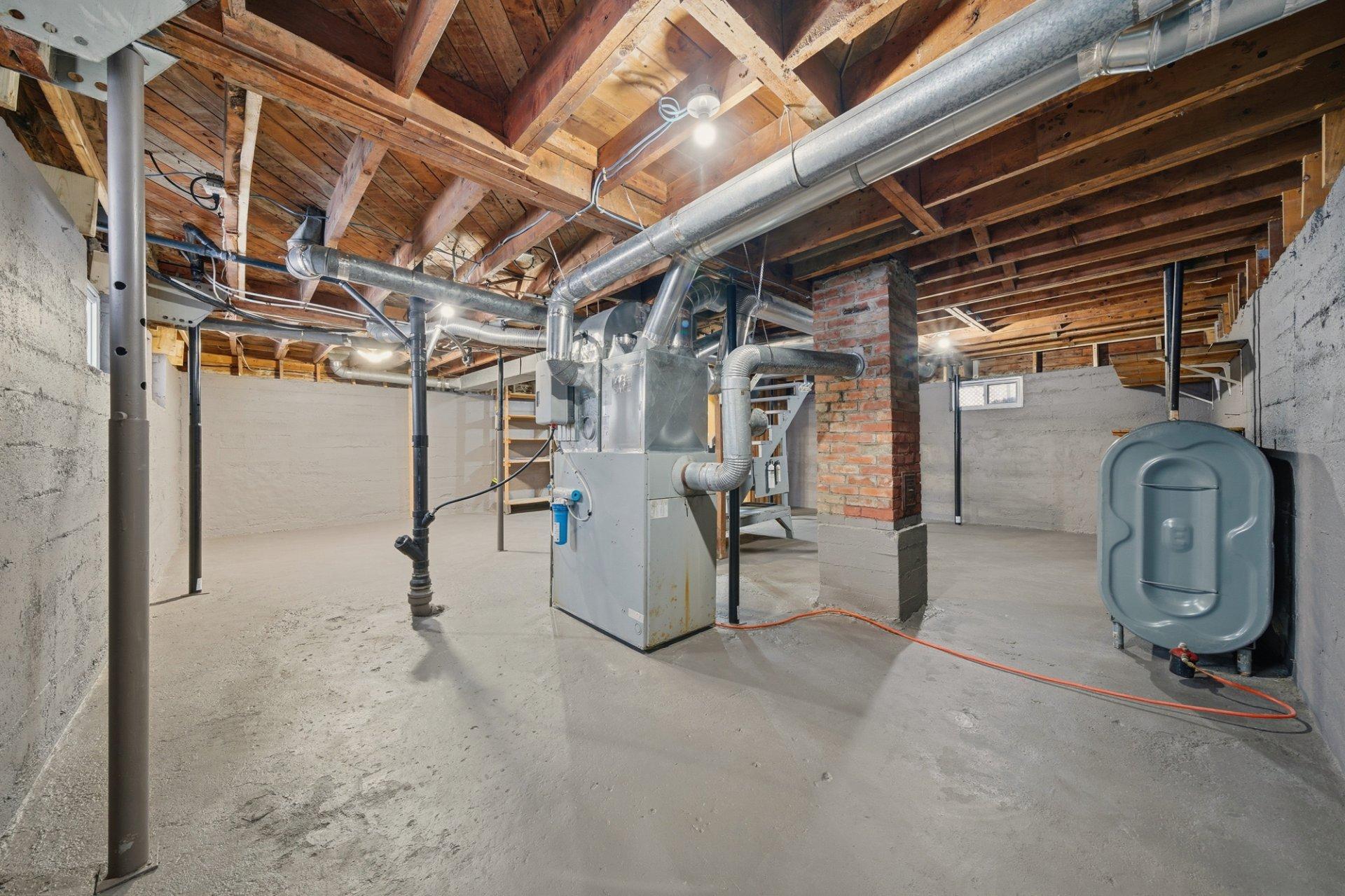 









480


Rue May

,
Coaticook,




QC
J1A1S9

