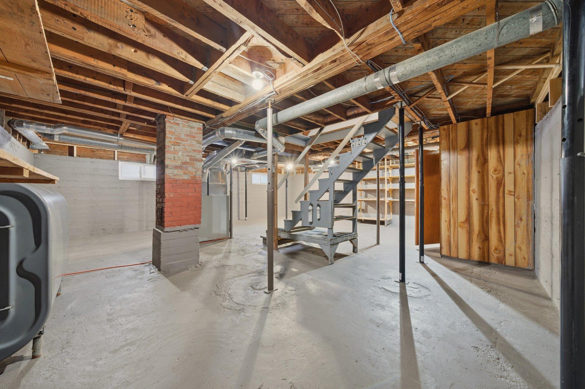 









480


Rue May

,
Coaticook,




QC
J1A1S9

