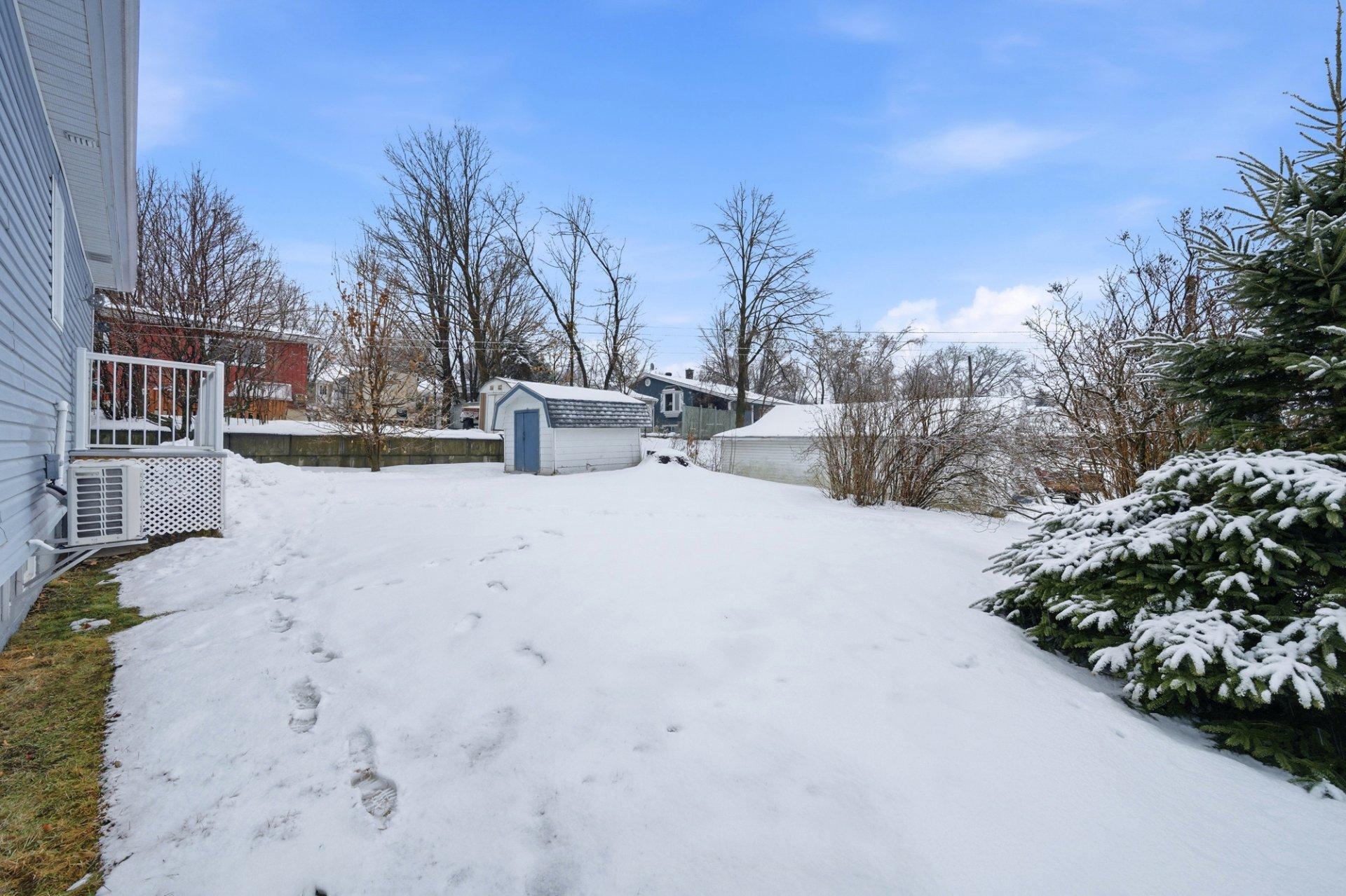 









480


Rue May

,
Coaticook,




QC
J1A1S9

