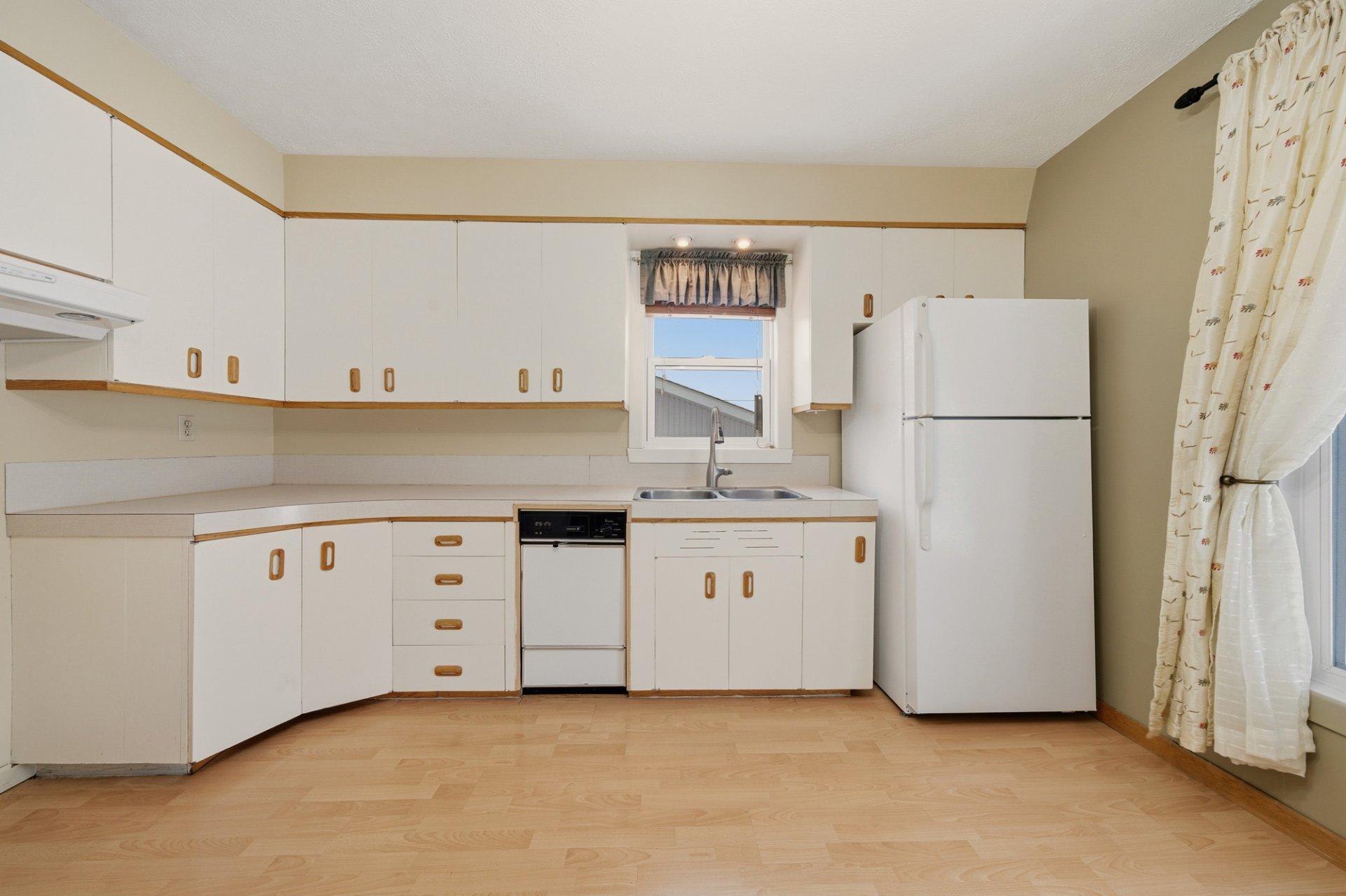 









480


Rue May

,
Coaticook,




QC
J1A1S9

