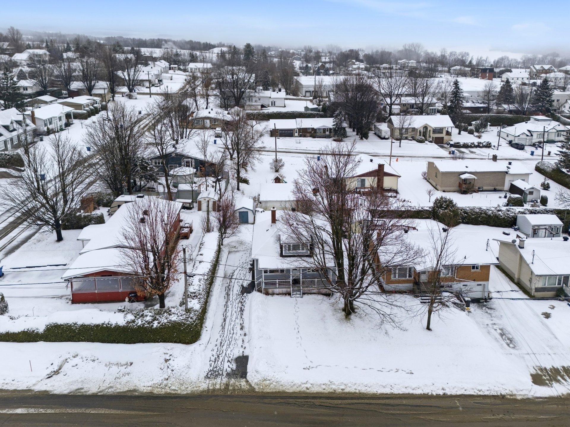 









480


Rue May

,
Coaticook,




QC
J1A1S9

