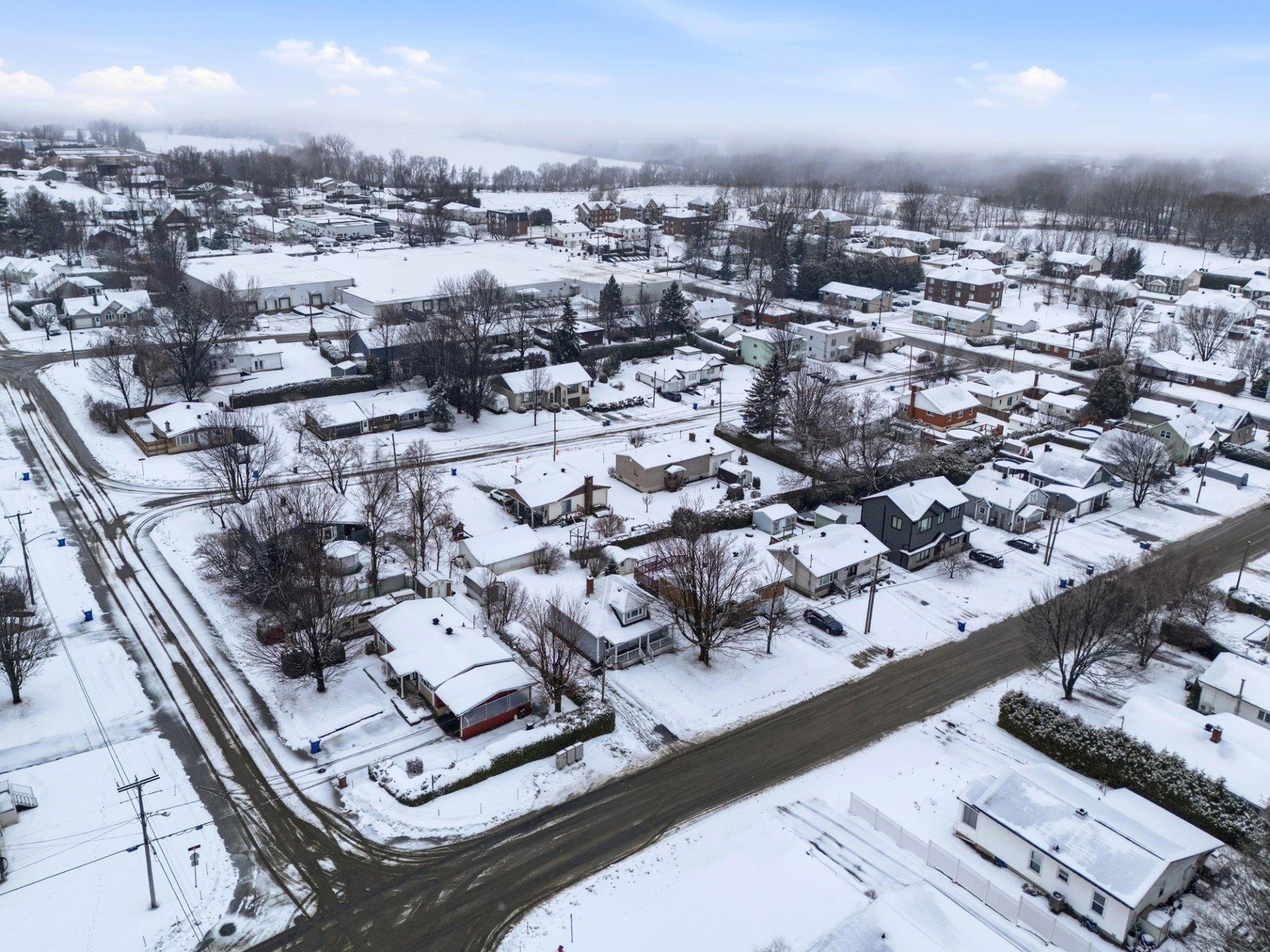 









480


Rue May

,
Coaticook,




QC
J1A1S9

