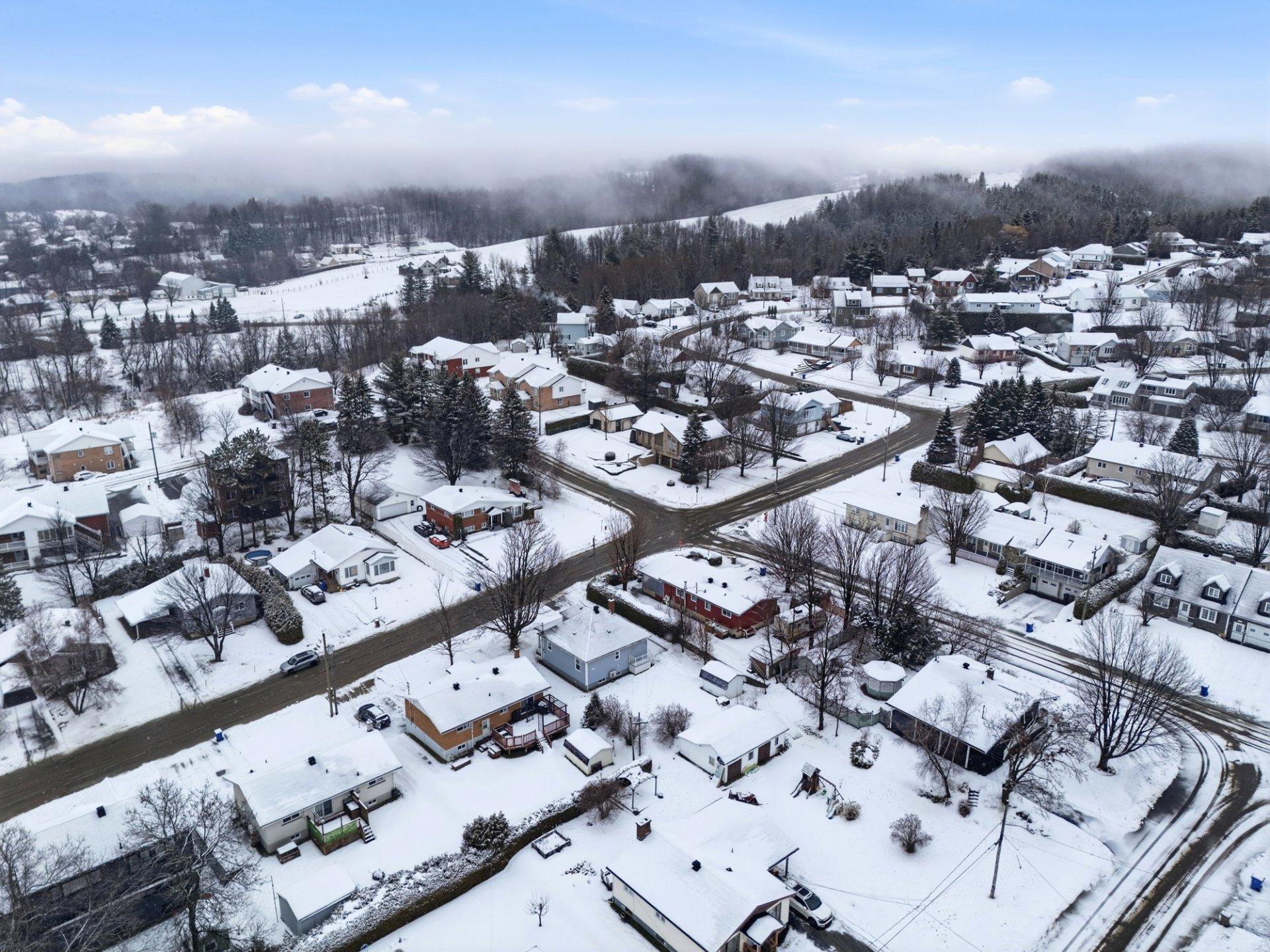 









480


Rue May

,
Coaticook,




QC
J1A1S9

