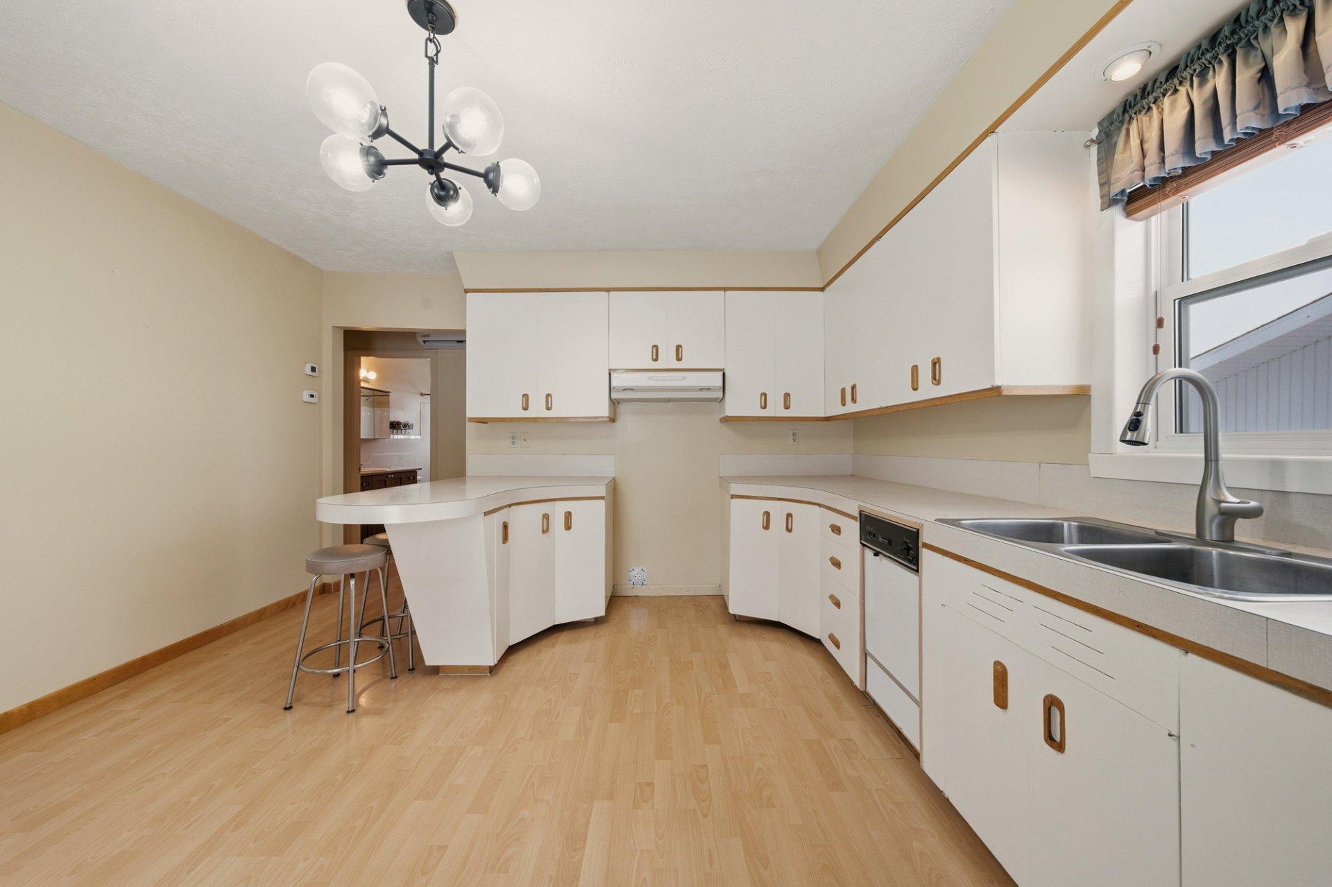 









480


Rue May

,
Coaticook,




QC
J1A1S9

