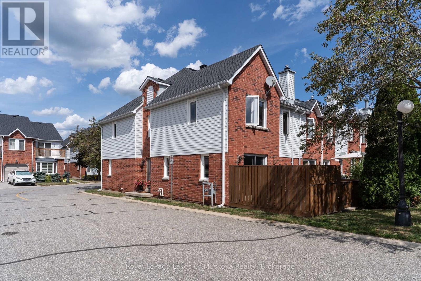 












50 SHORELINE DRIVE

,
Bracebridge (Macaulay),




Ontario
P1L1Z4

