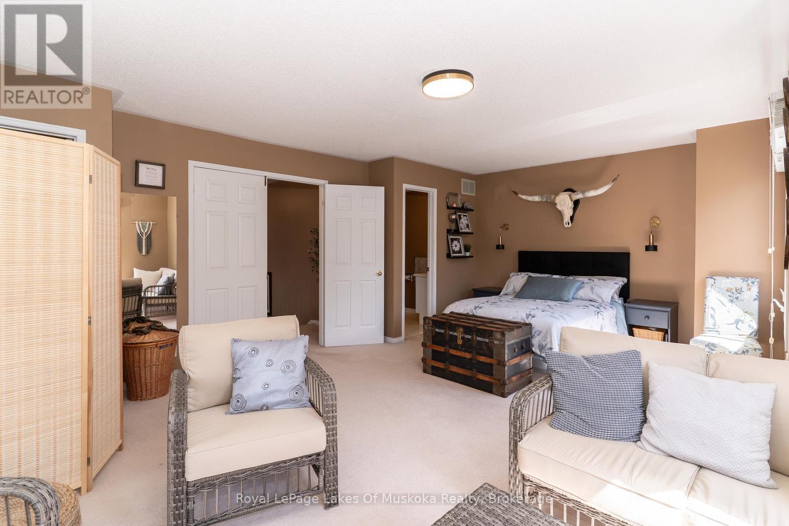 












50 SHORELINE DRIVE

,
Bracebridge (Macaulay),




Ontario
P1L1Z4

