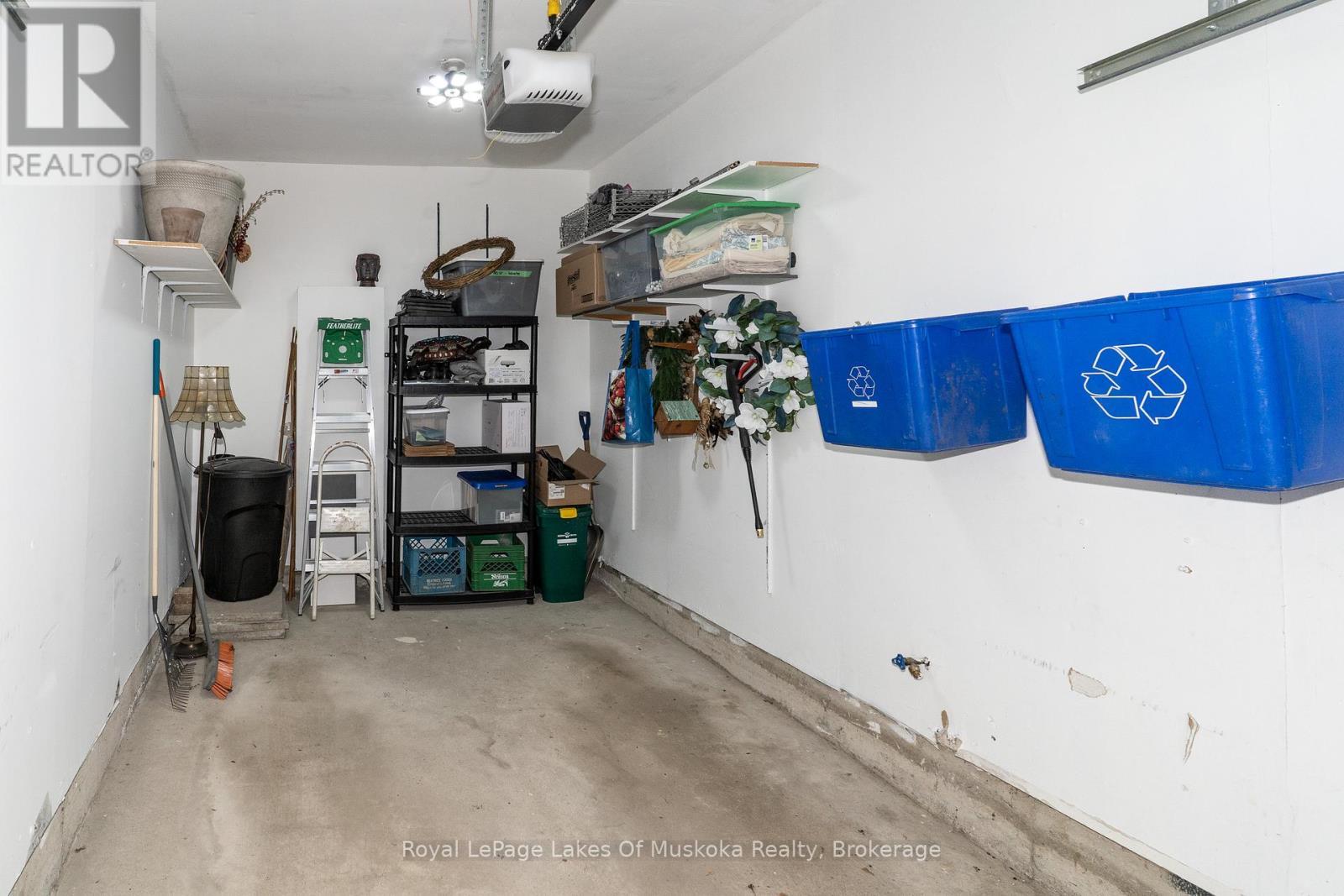 












50 SHORELINE DRIVE

,
Bracebridge (Macaulay),




Ontario
P1L1Z4

