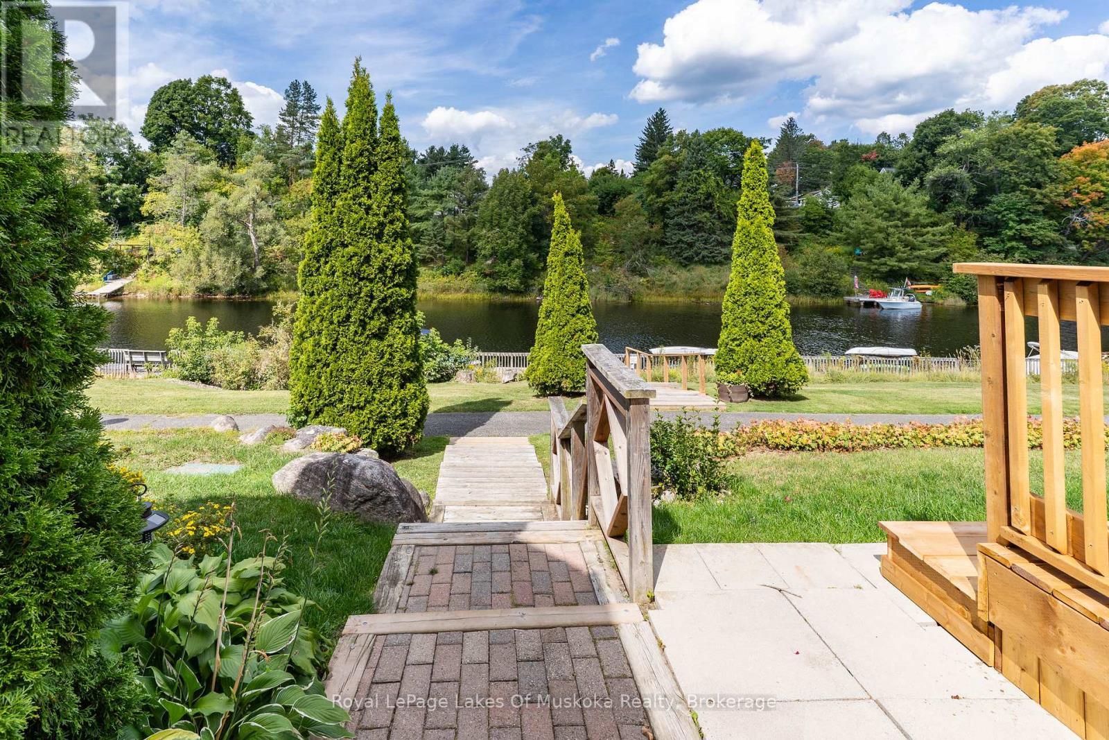 












50 SHORELINE DRIVE

,
Bracebridge (Macaulay),




Ontario
P1L1Z4

