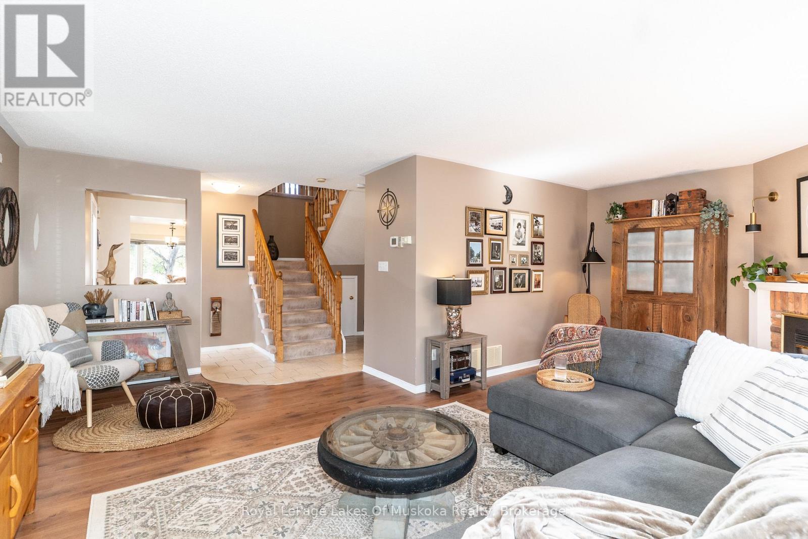 












50 SHORELINE DRIVE

,
Bracebridge (Macaulay),




Ontario
P1L1Z4

