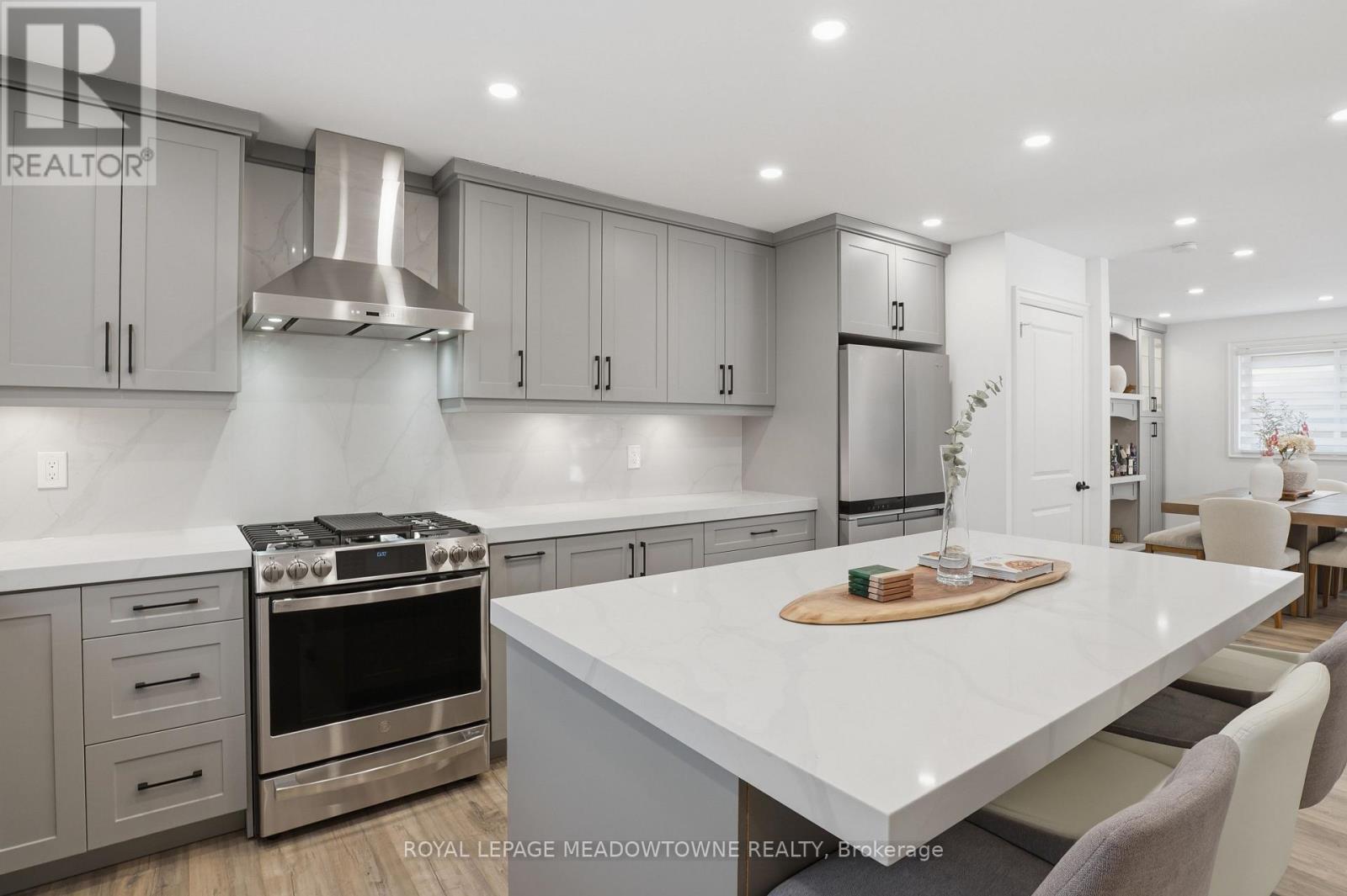 












10 MOTTISTONE COURT

,
Brantford,




Ontario
N3R6L1

