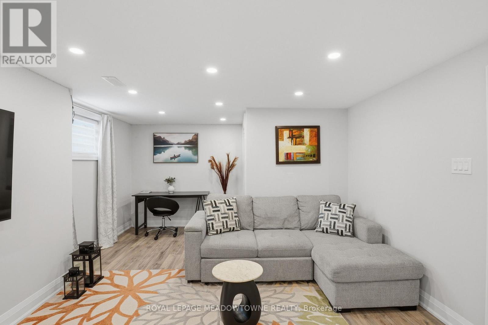 












10 MOTTISTONE COURT

,
Brantford,




Ontario
N3R6L1

