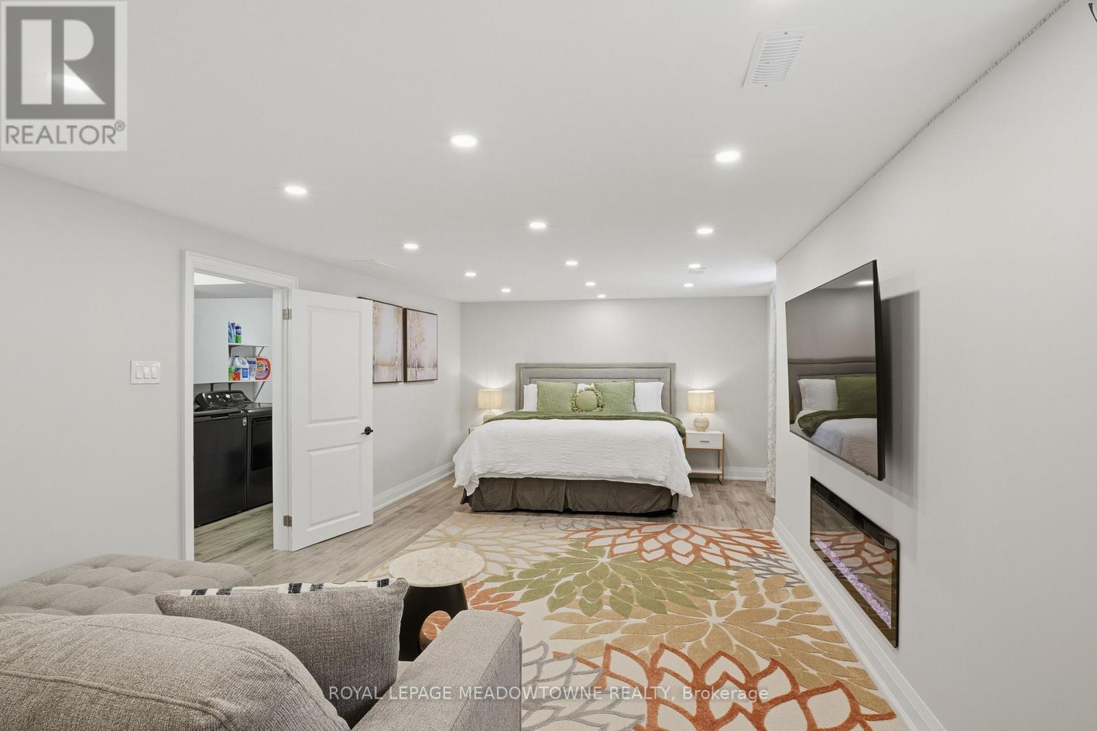 












10 MOTTISTONE COURT

,
Brantford,




Ontario
N3R6L1

