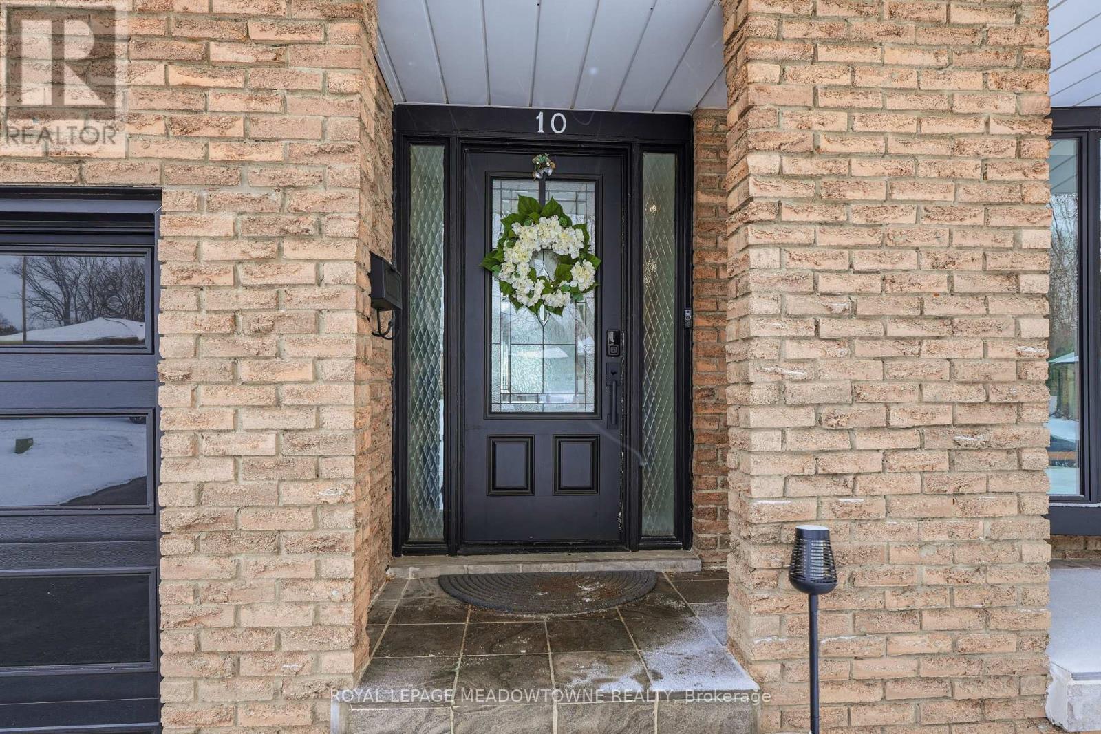 












10 MOTTISTONE COURT

,
Brantford,




Ontario
N3R6L1

