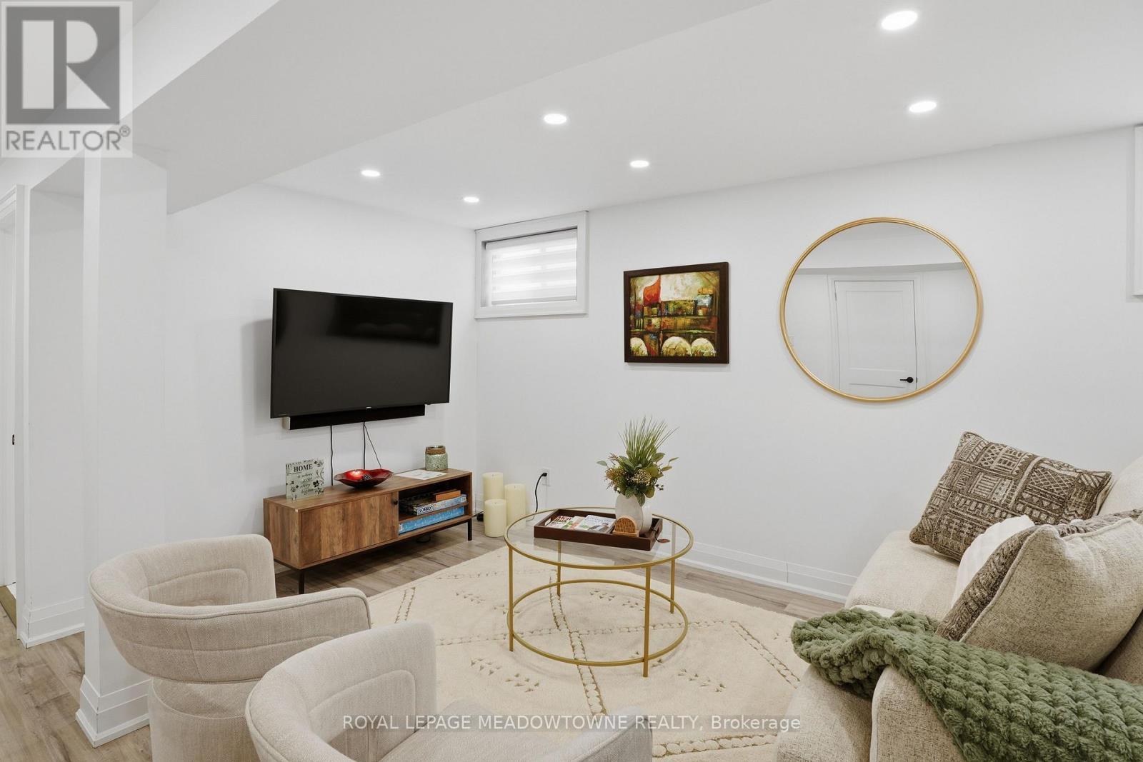 












10 MOTTISTONE COURT

,
Brantford,




Ontario
N3R6L1

