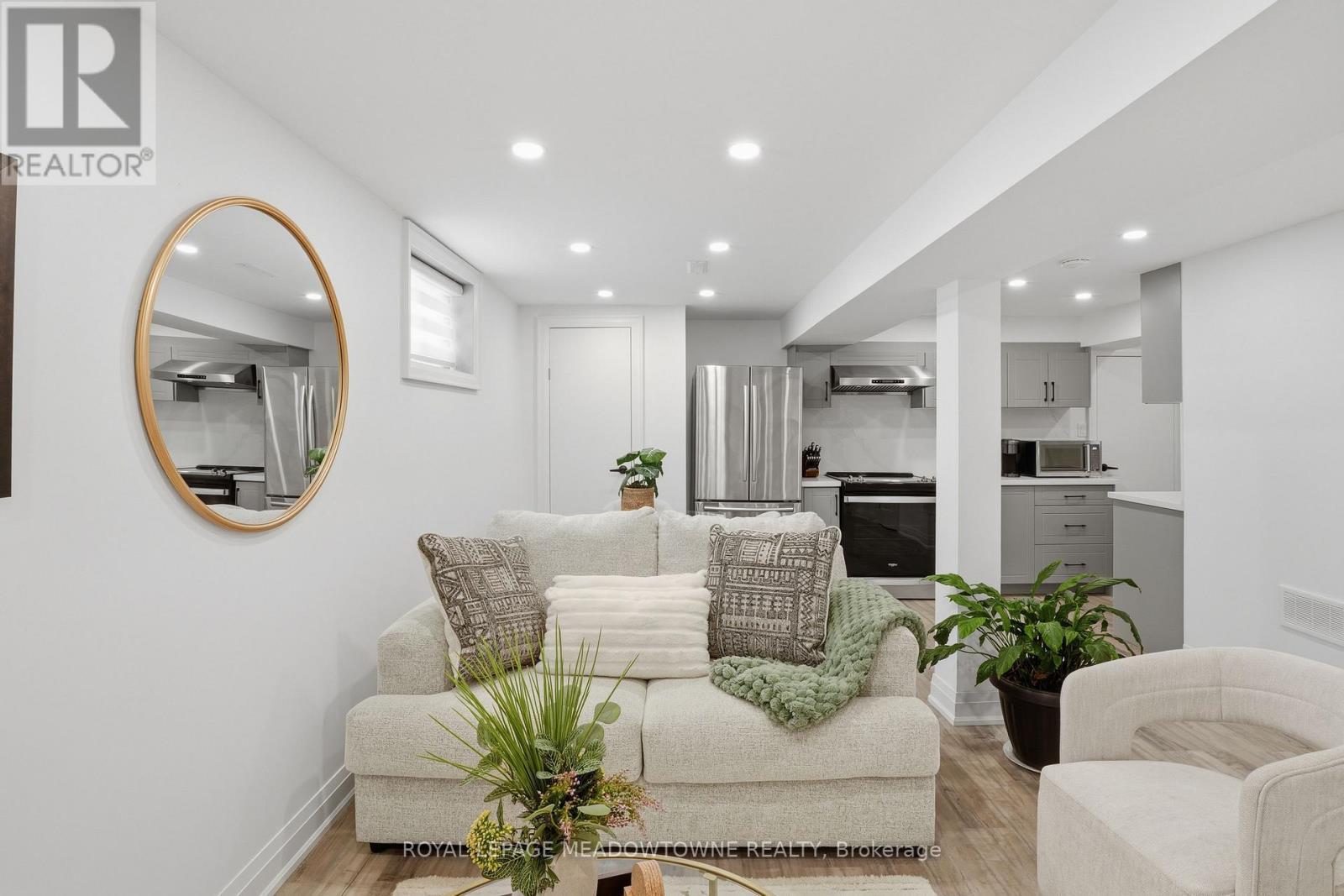 












10 MOTTISTONE COURT

,
Brantford,




Ontario
N3R6L1

