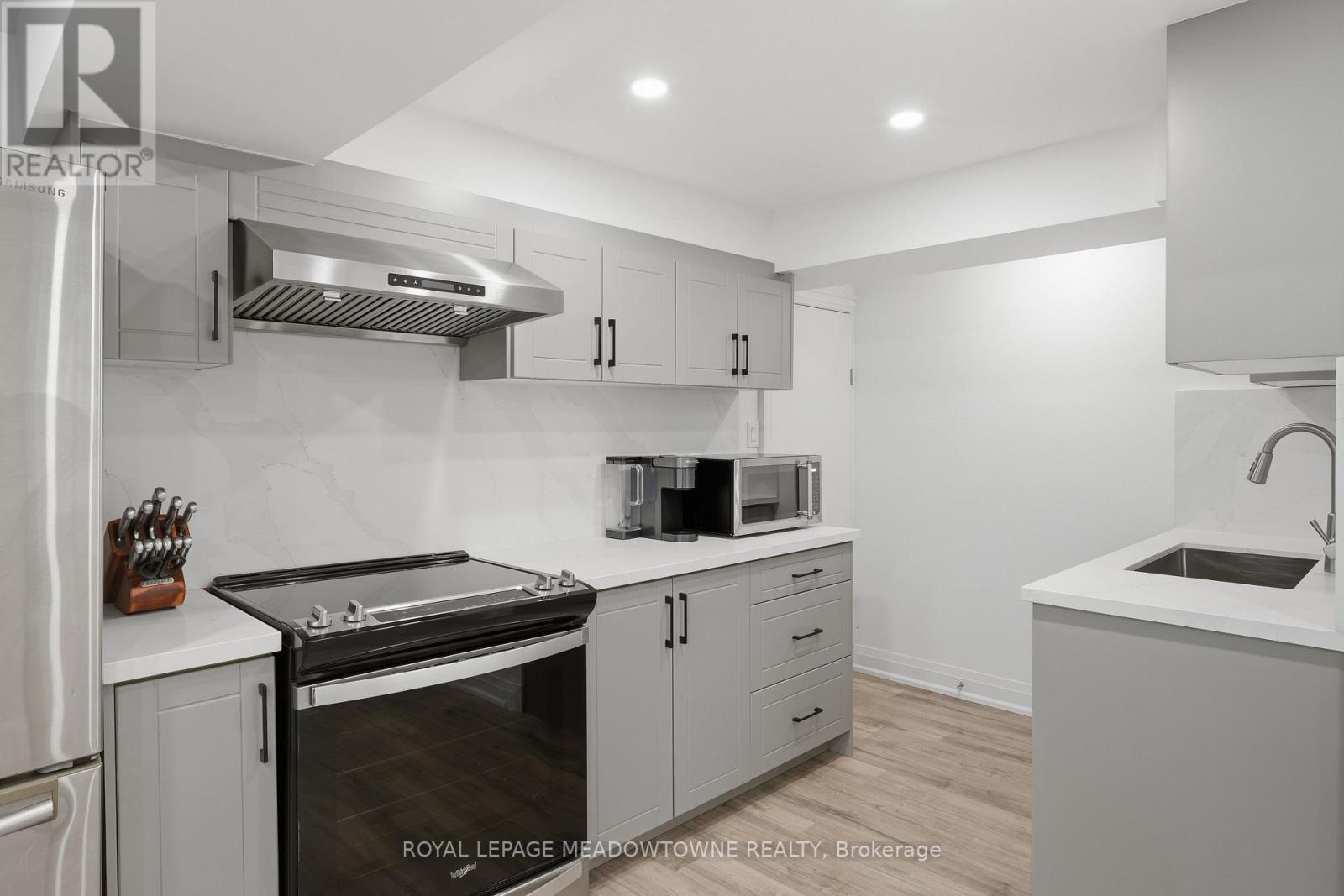 












10 MOTTISTONE COURT

,
Brantford,




Ontario
N3R6L1

