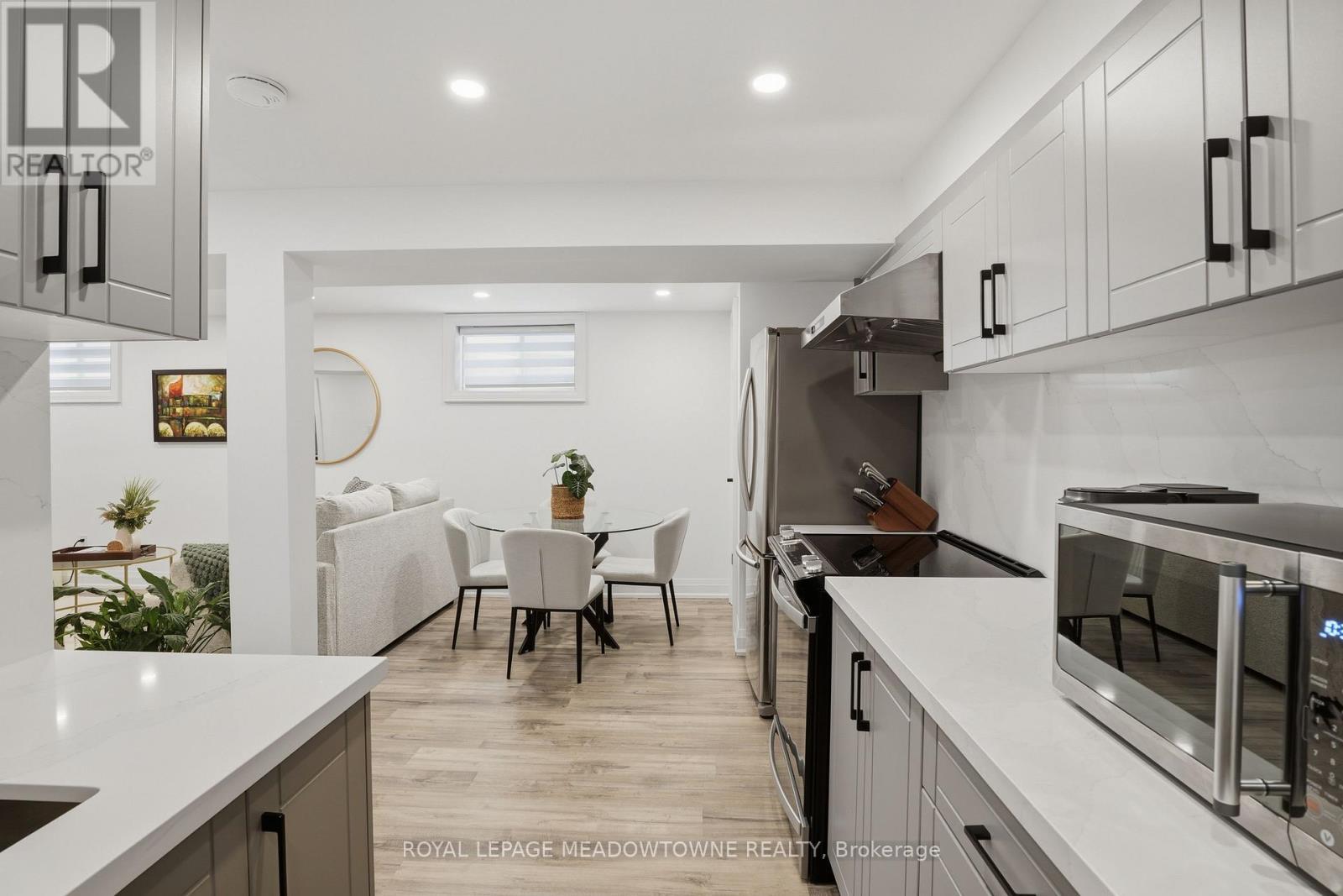 












10 MOTTISTONE COURT

,
Brantford,




Ontario
N3R6L1

