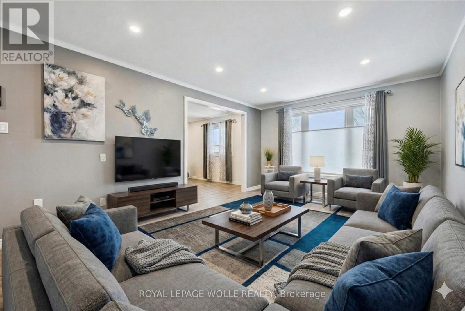 












263 THE COUNTRY WAY

,
Kitchener,




Ontario
N2E2V6

