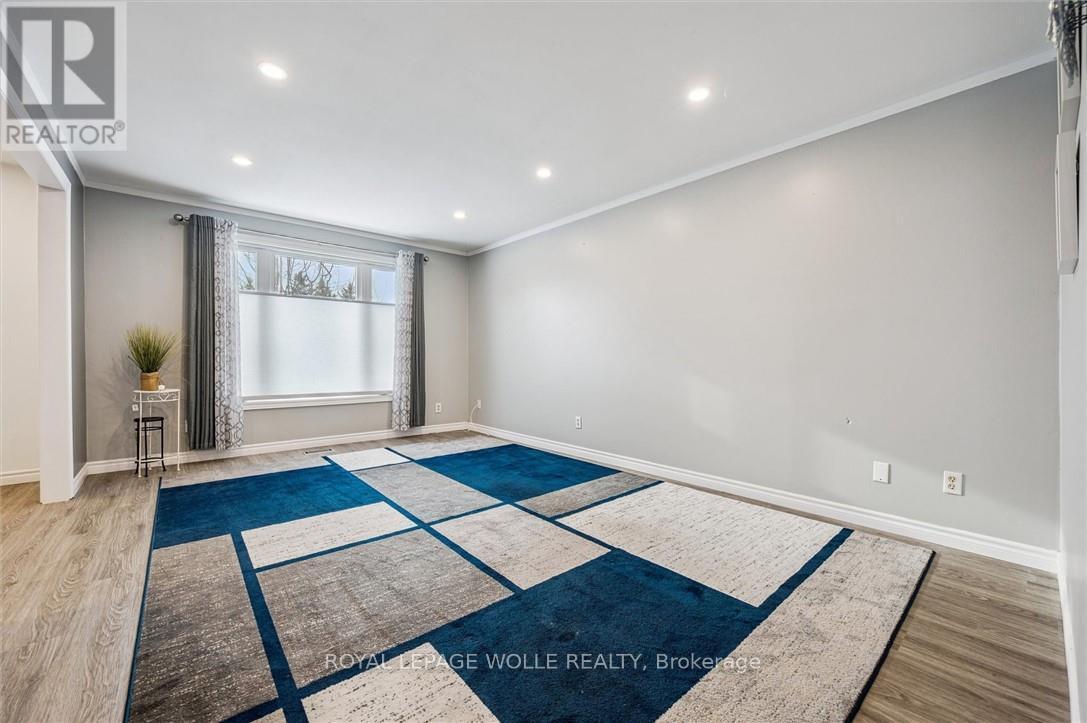 












263 THE COUNTRY WAY

,
Kitchener,




Ontario
N2E2V6

