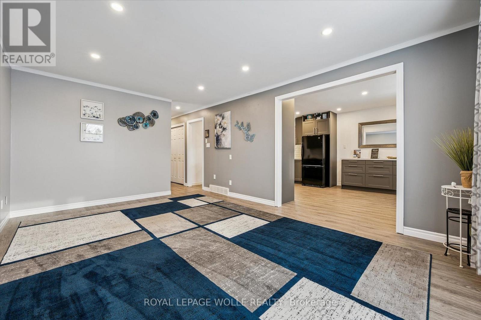 












263 THE COUNTRY WAY

,
Kitchener,




Ontario
N2E2V6

