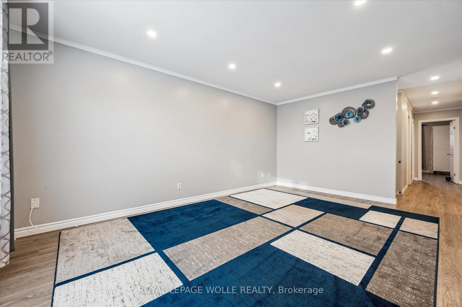 












263 THE COUNTRY WAY

,
Kitchener,




Ontario
N2E2V6

