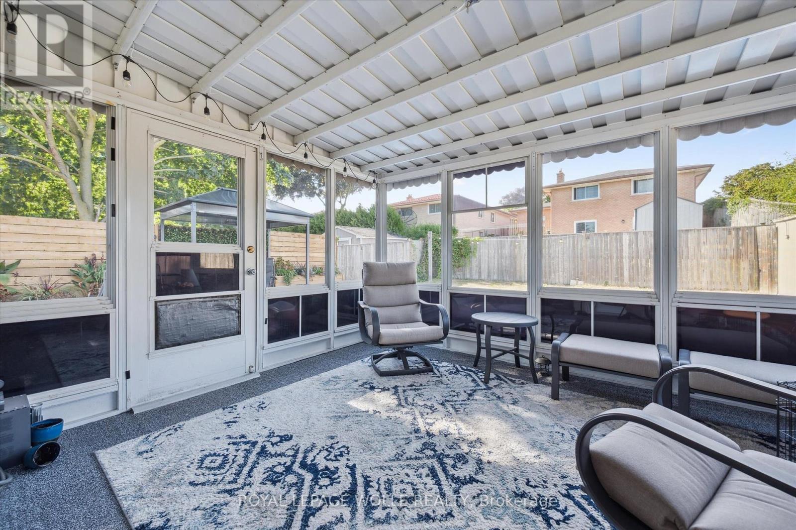 












263 THE COUNTRY WAY

,
Kitchener,




Ontario
N2E2V6

