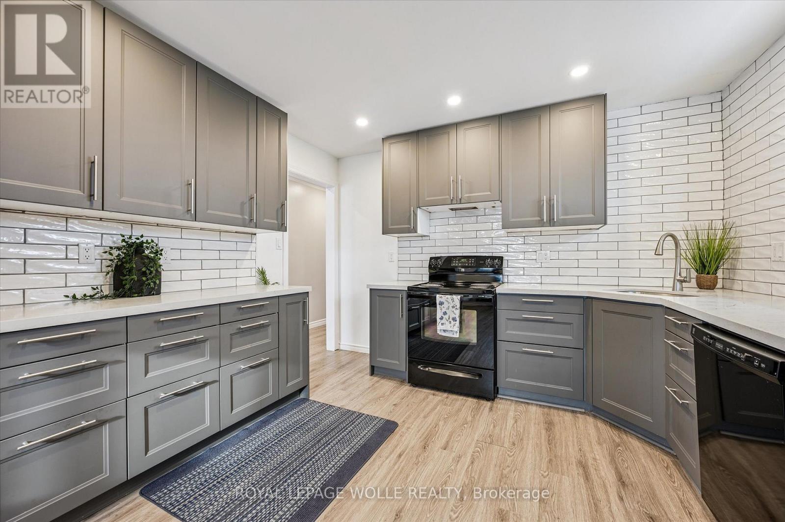 












263 THE COUNTRY WAY

,
Kitchener,




Ontario
N2E2V6

