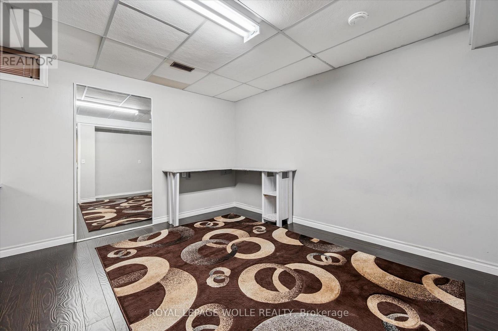 












263 THE COUNTRY WAY

,
Kitchener,




Ontario
N2E2V6

