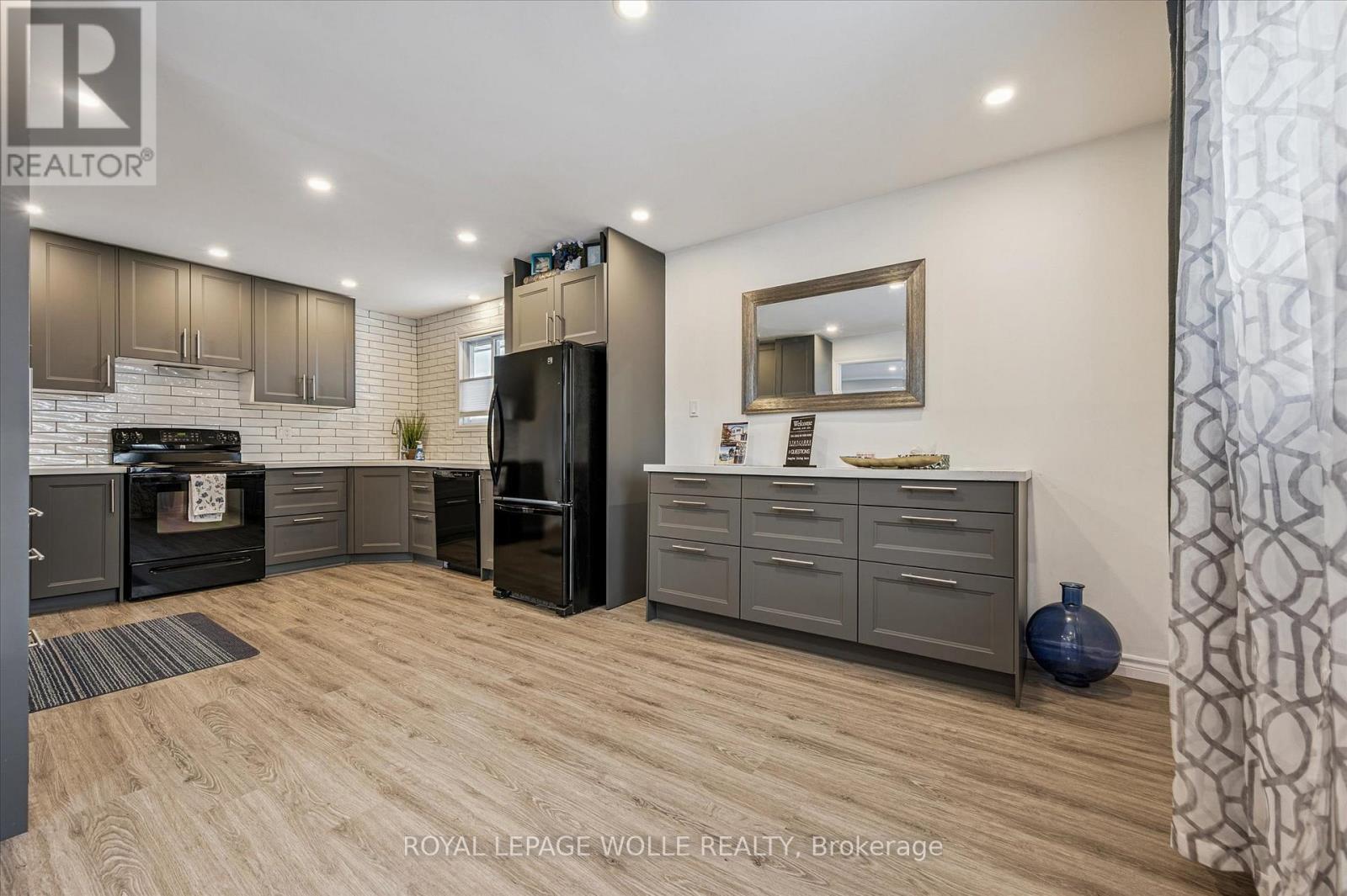 












263 THE COUNTRY WAY

,
Kitchener,




Ontario
N2E2V6

