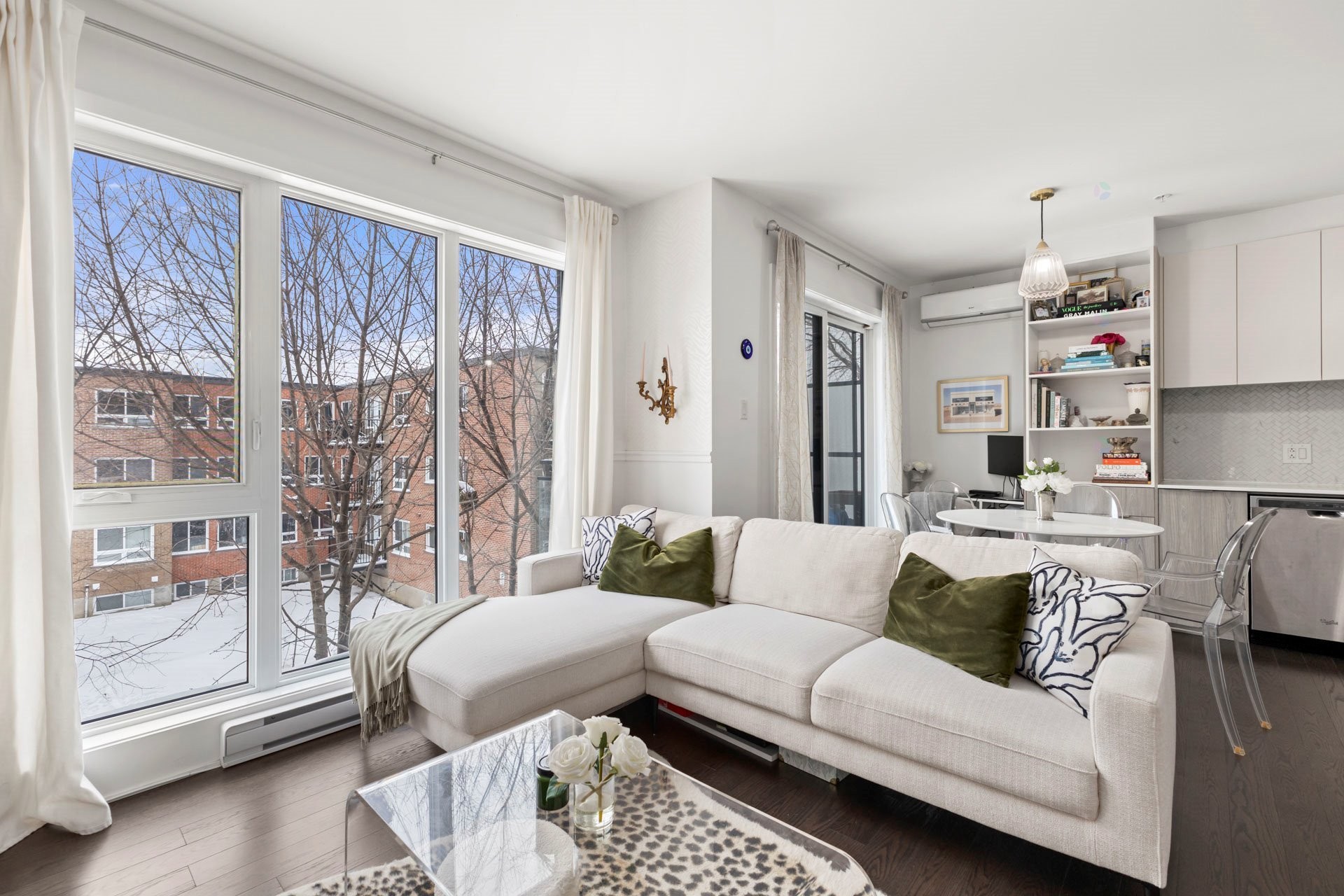 









145


Boul. Bouchard

, 308,
Dorval,




QC
H9S0B2

