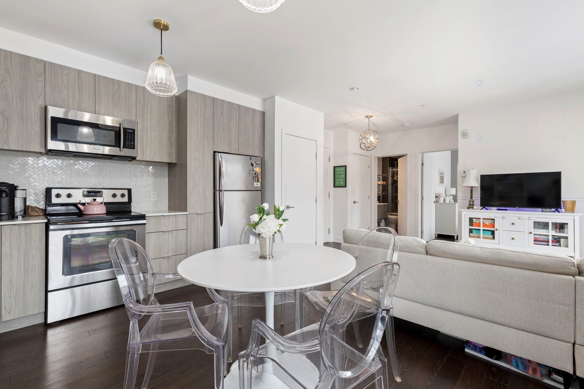 









145


Boul. Bouchard

, 308,
Dorval,




QC
H9S0B2

