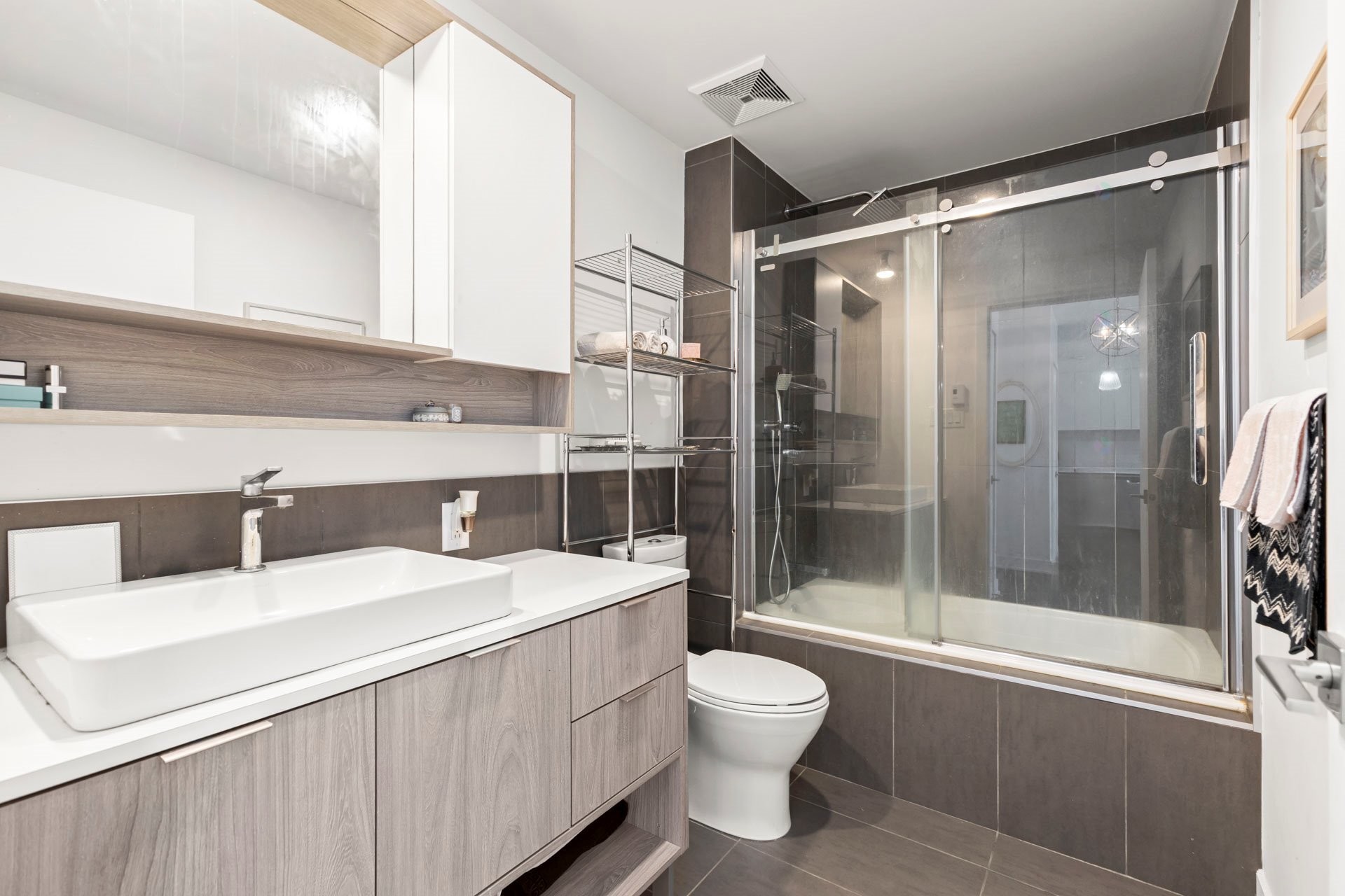 









145


Boul. Bouchard

, 308,
Dorval,




QC
H9S0B2

