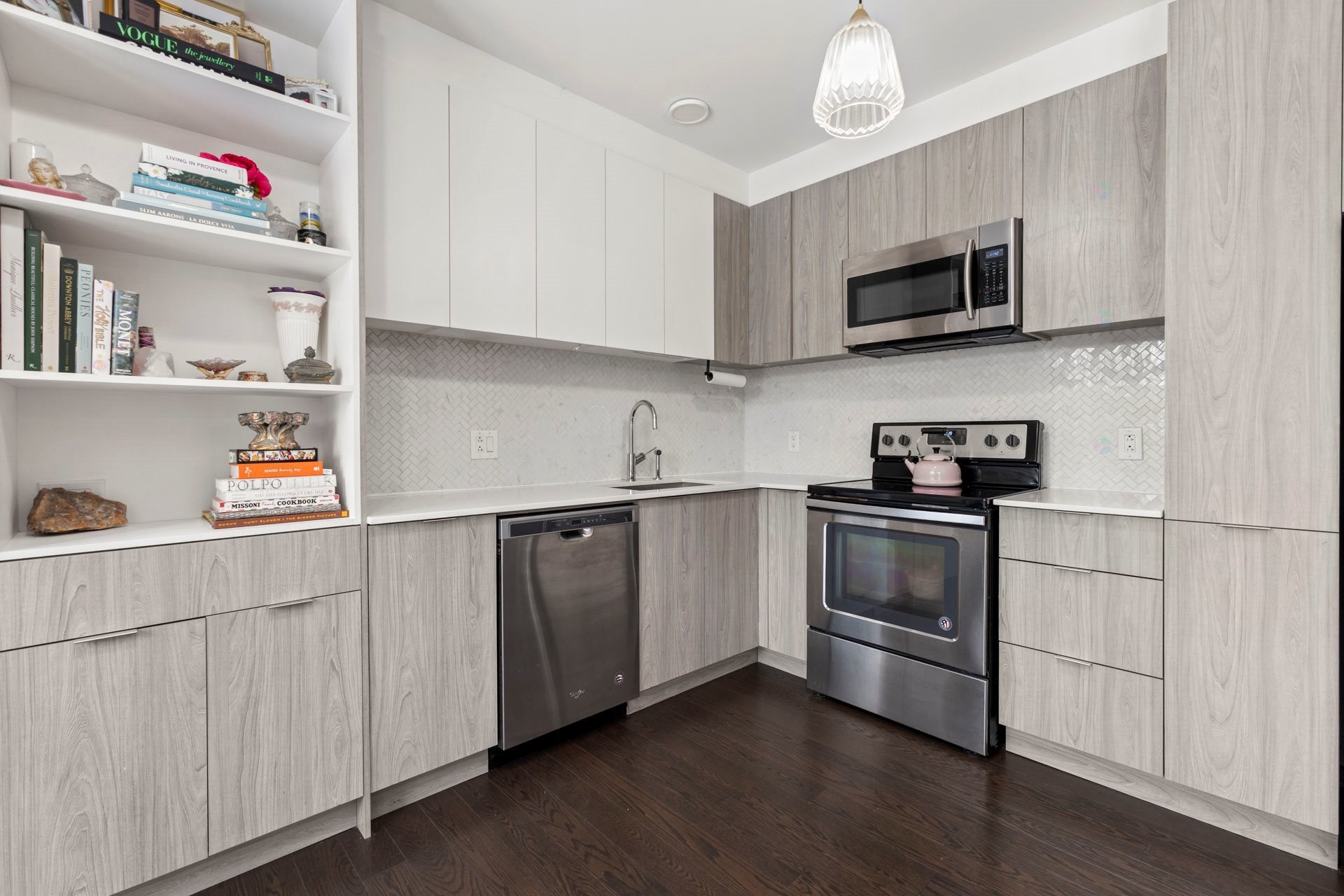 









145


Boul. Bouchard

, 308,
Dorval,




QC
H9S0B2

