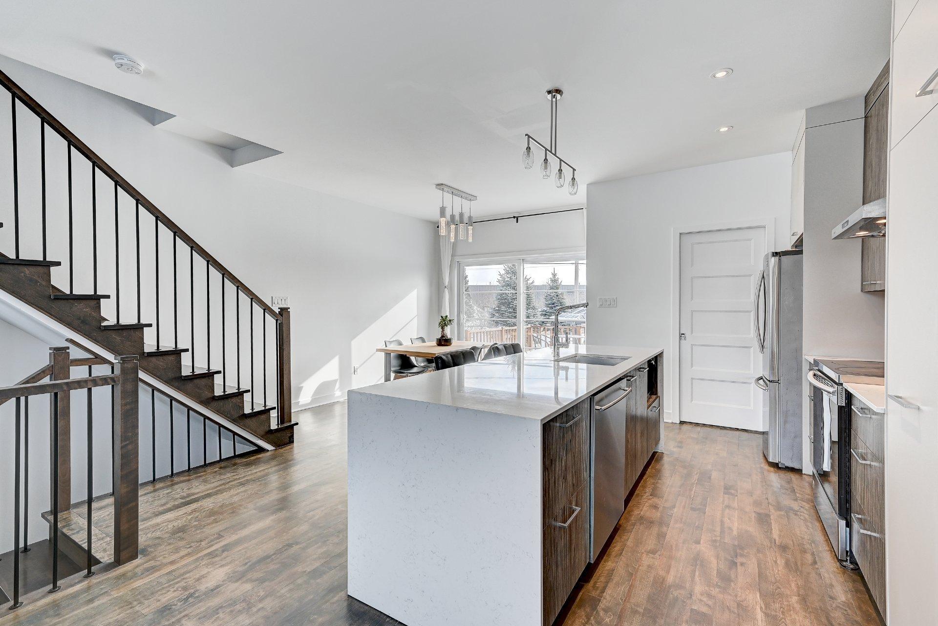 









3995


Rue Outremont

,
Brossard,




QC
J4Y3C4

