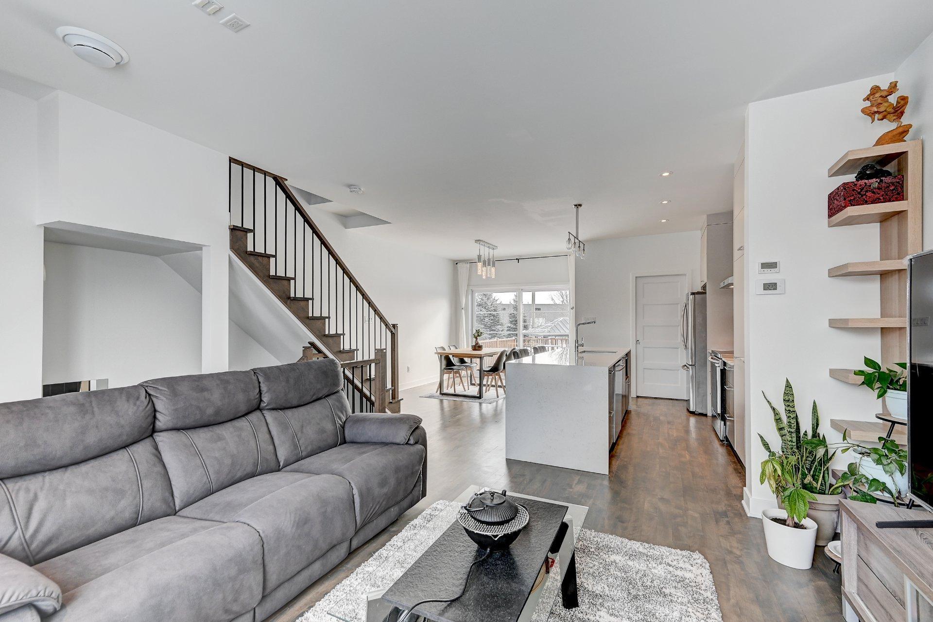 









3995


Rue Outremont

,
Brossard,




QC
J4Y3C4

