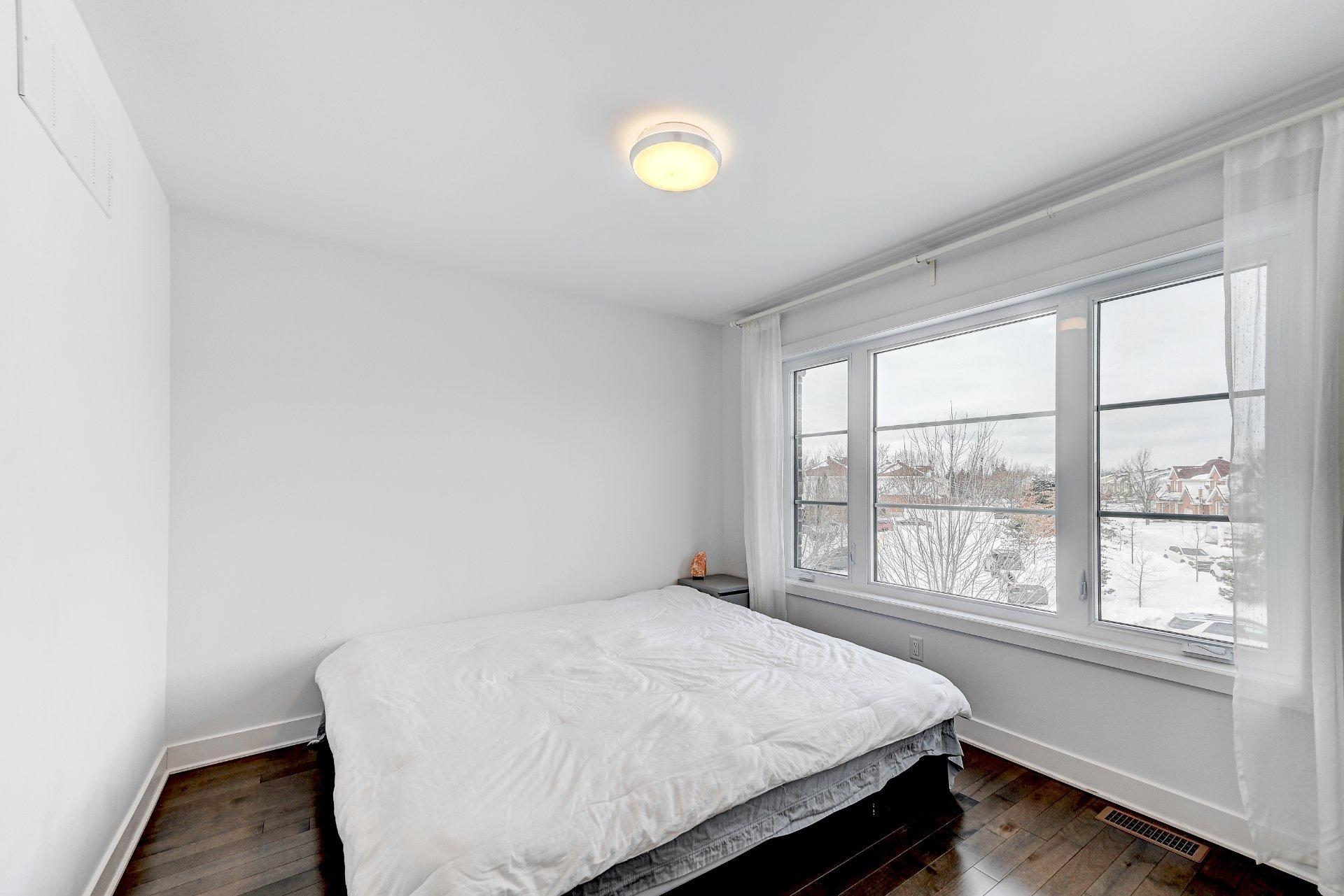 









3995


Rue Outremont

,
Brossard,




QC
J4Y3C4

