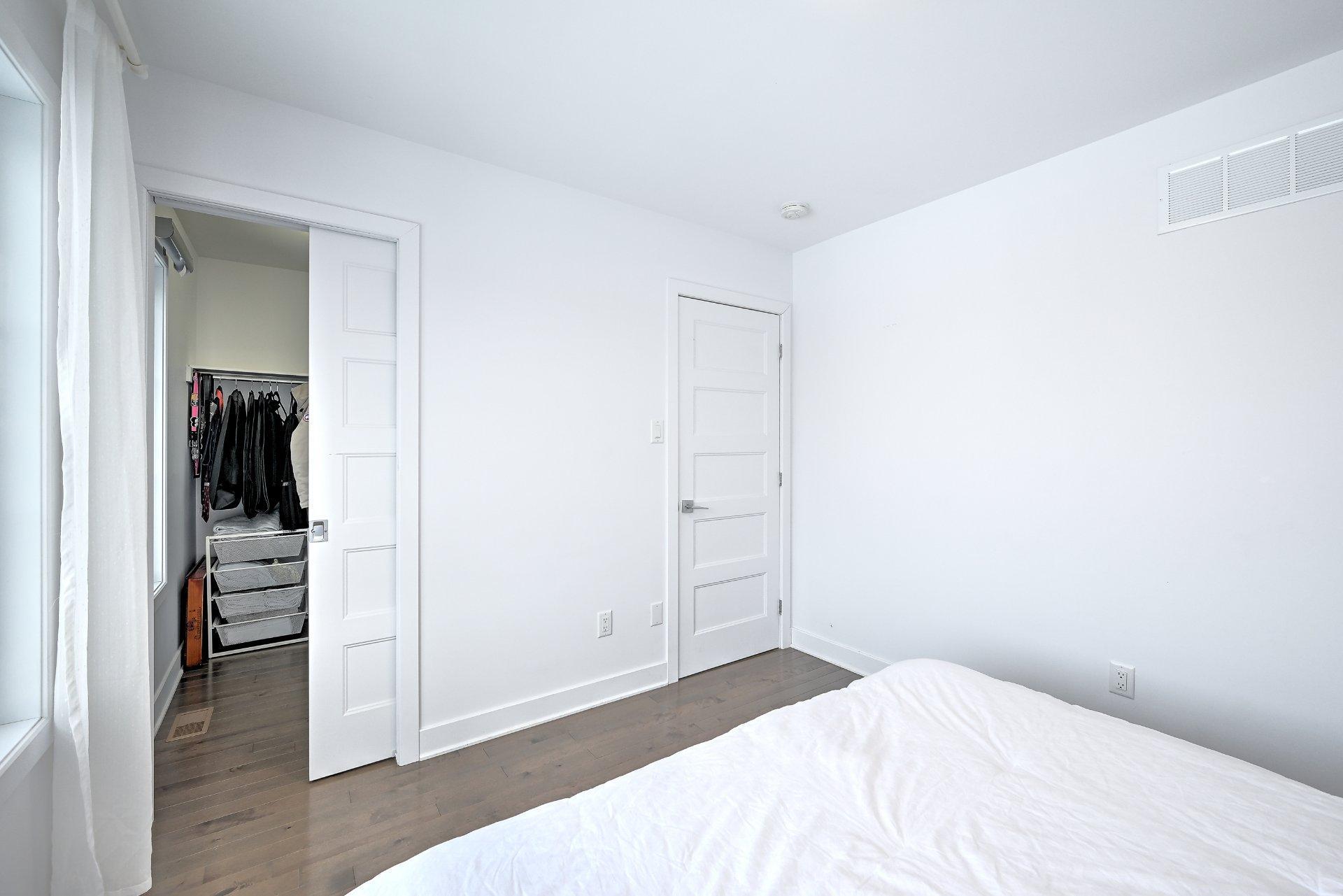 









3995


Rue Outremont

,
Brossard,




QC
J4Y3C4

