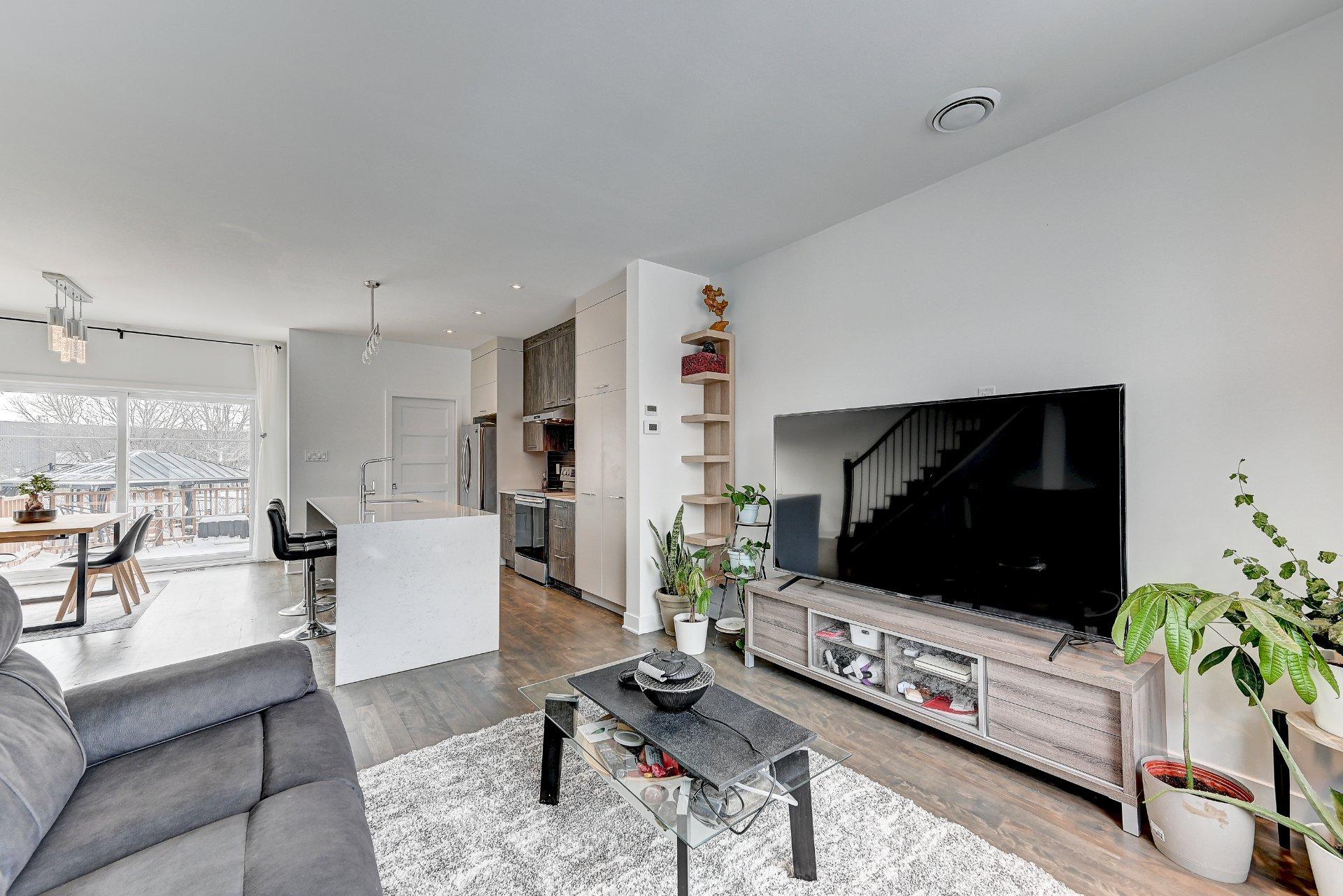 









3995


Rue Outremont

,
Brossard,




QC
J4Y3C4

