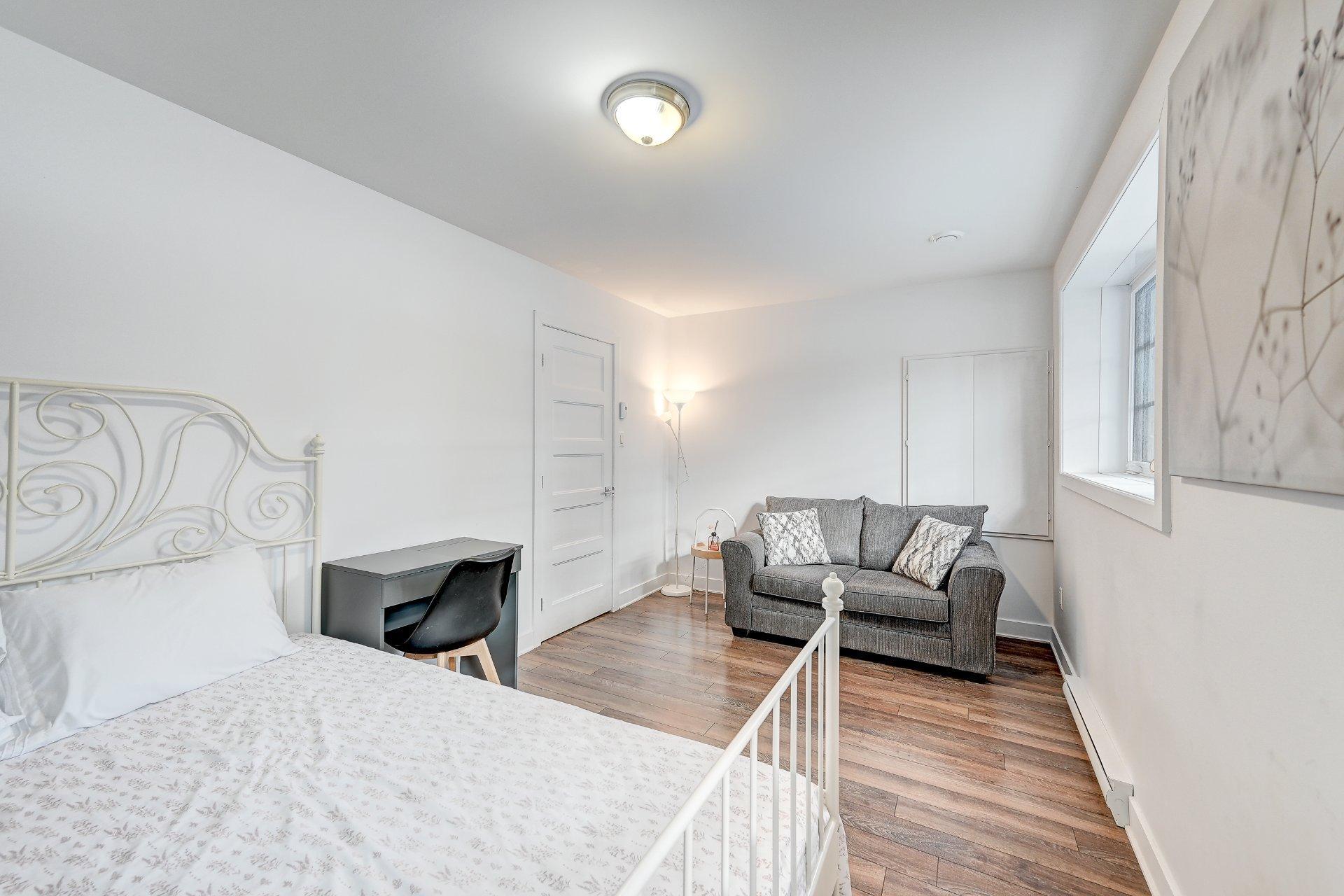 









3995


Rue Outremont

,
Brossard,




QC
J4Y3C4

